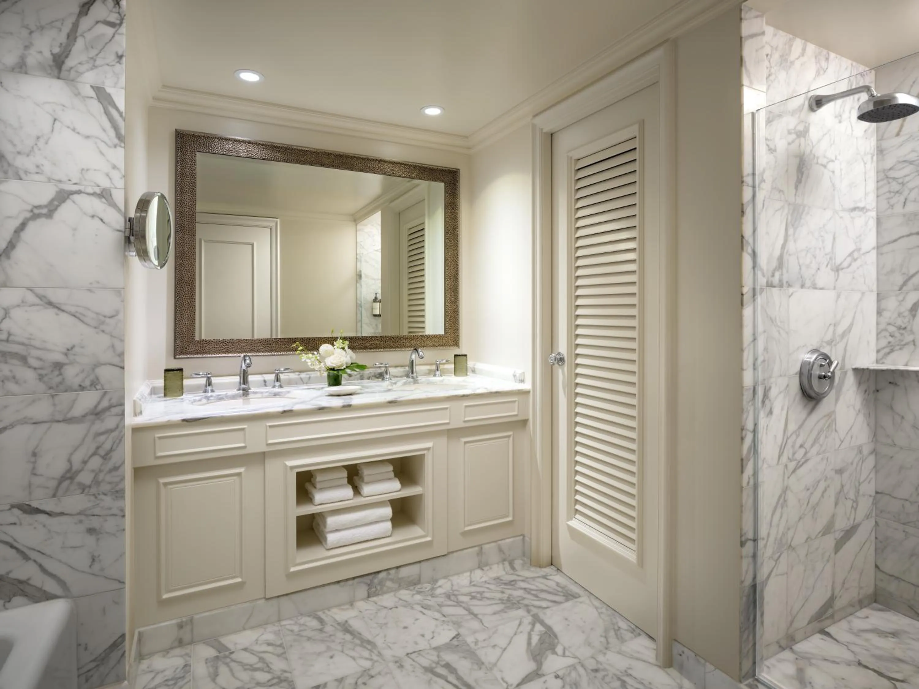 Bathroom in Fairmont Orchid