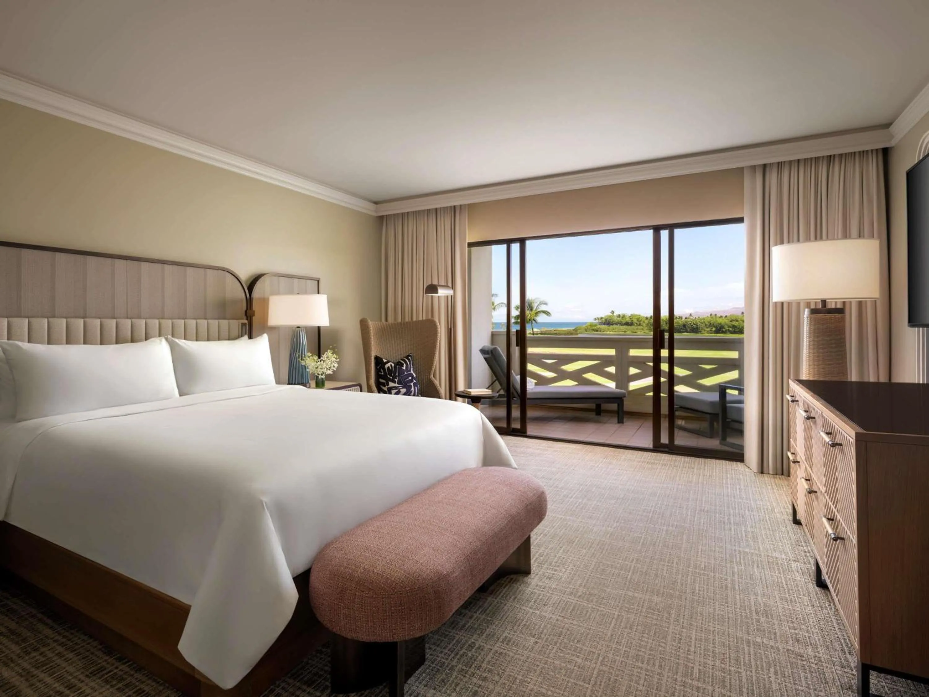 Bedroom, Bed in Fairmont Orchid