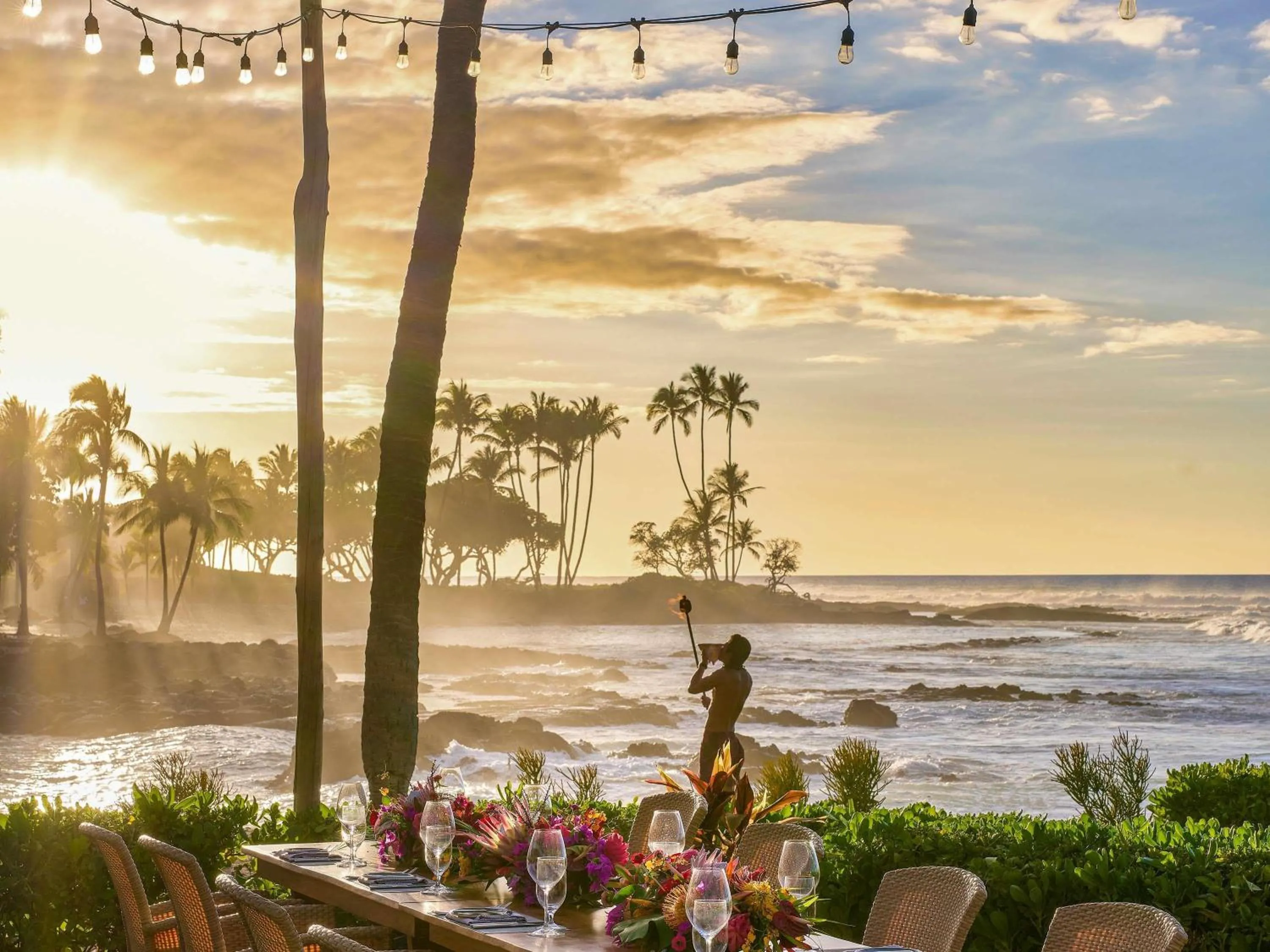 Restaurant/places to eat in Fairmont Orchid