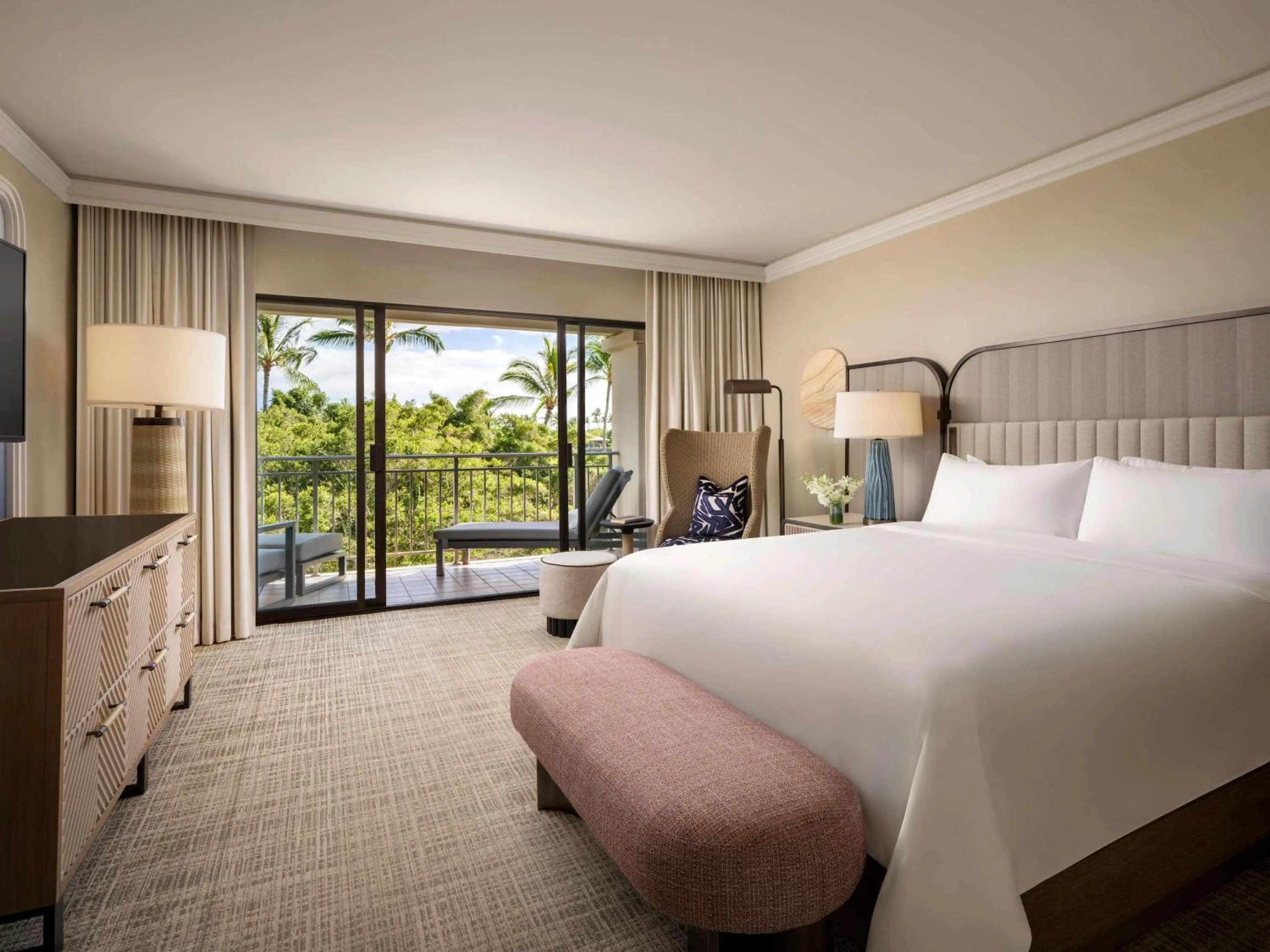 Bedroom, Bed in Fairmont Orchid