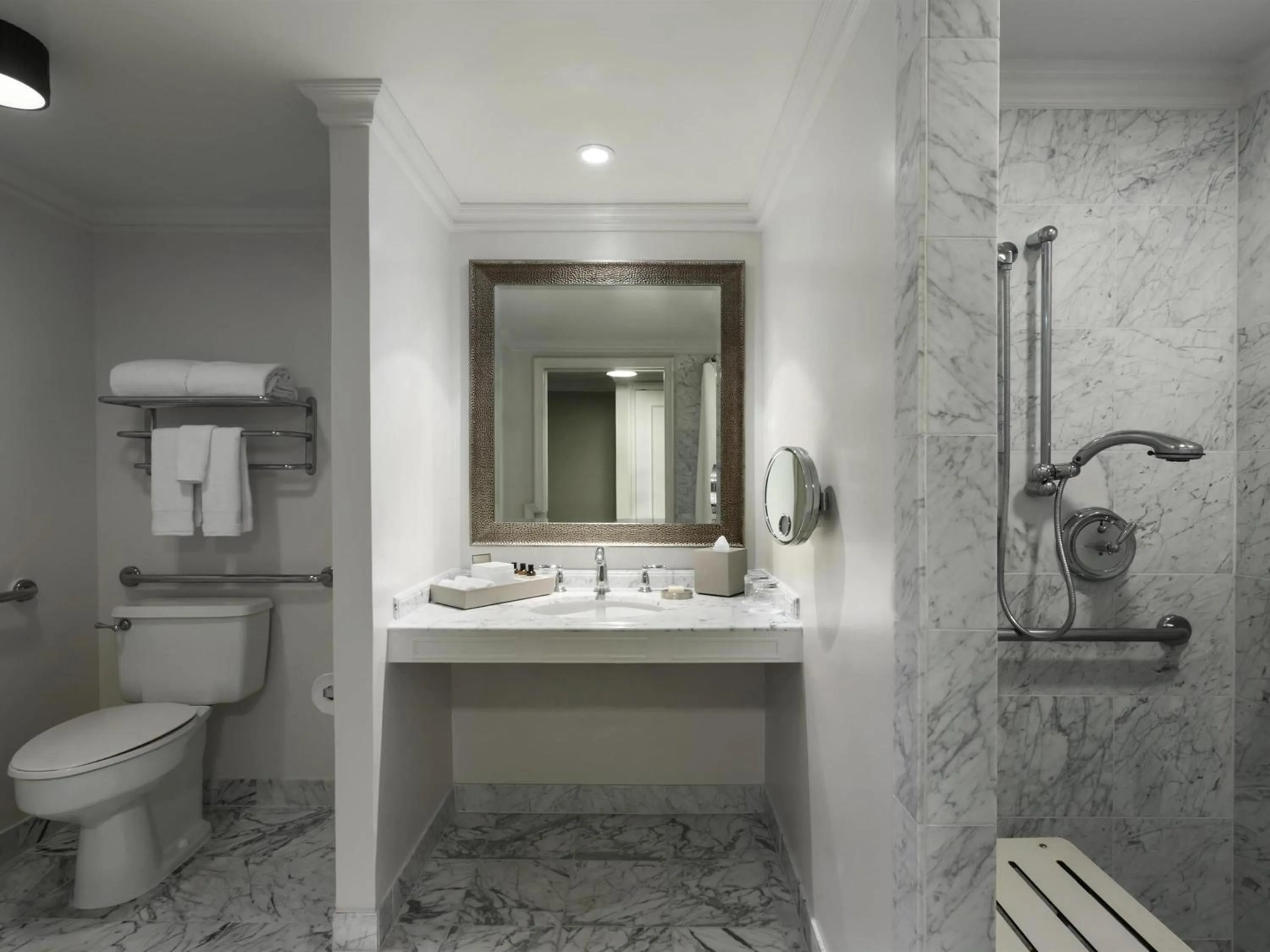 Bedroom in Fairmont Orchid