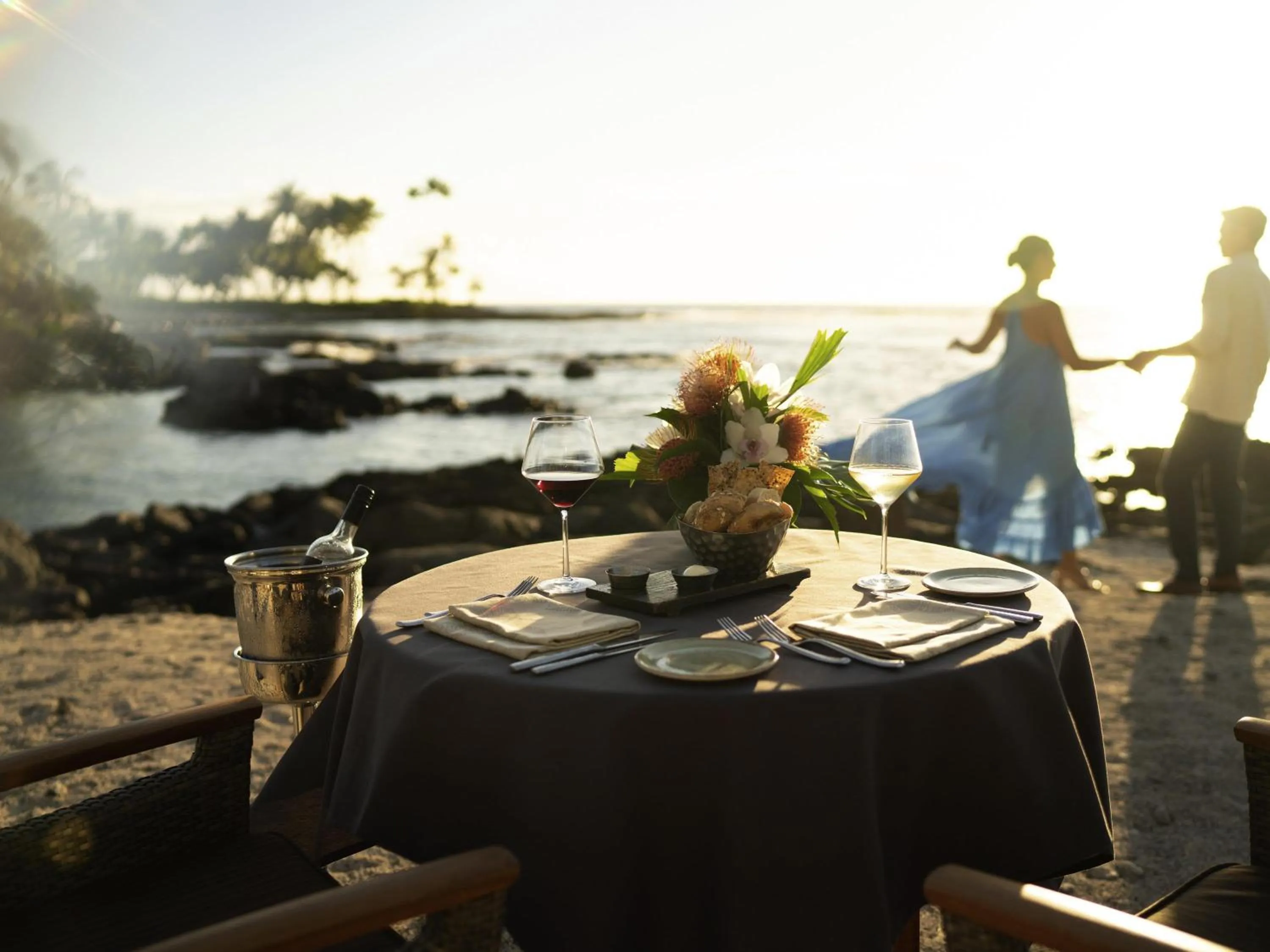 Restaurant/places to eat in Fairmont Orchid