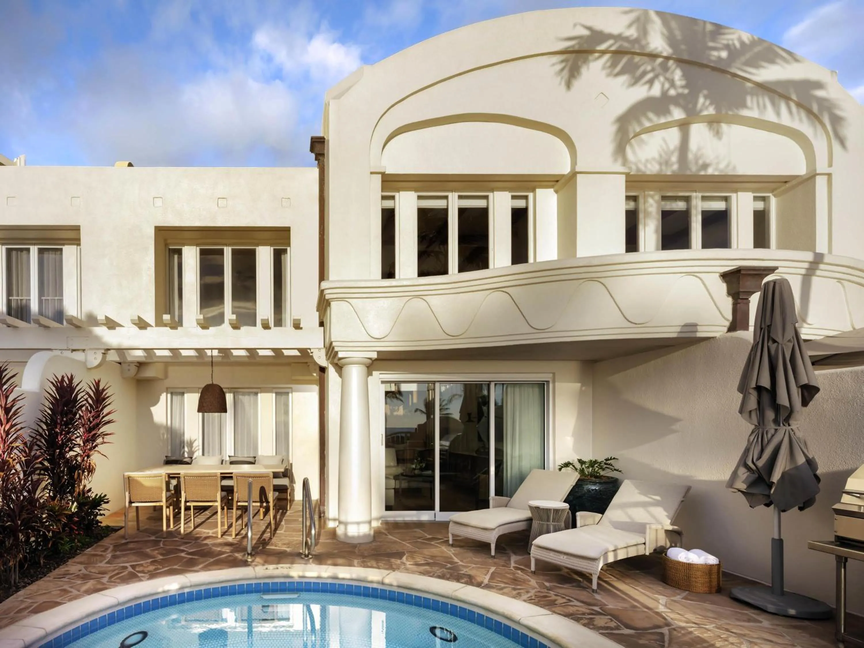 Photo of the whole room in Fairmont Kea Lani, Maui