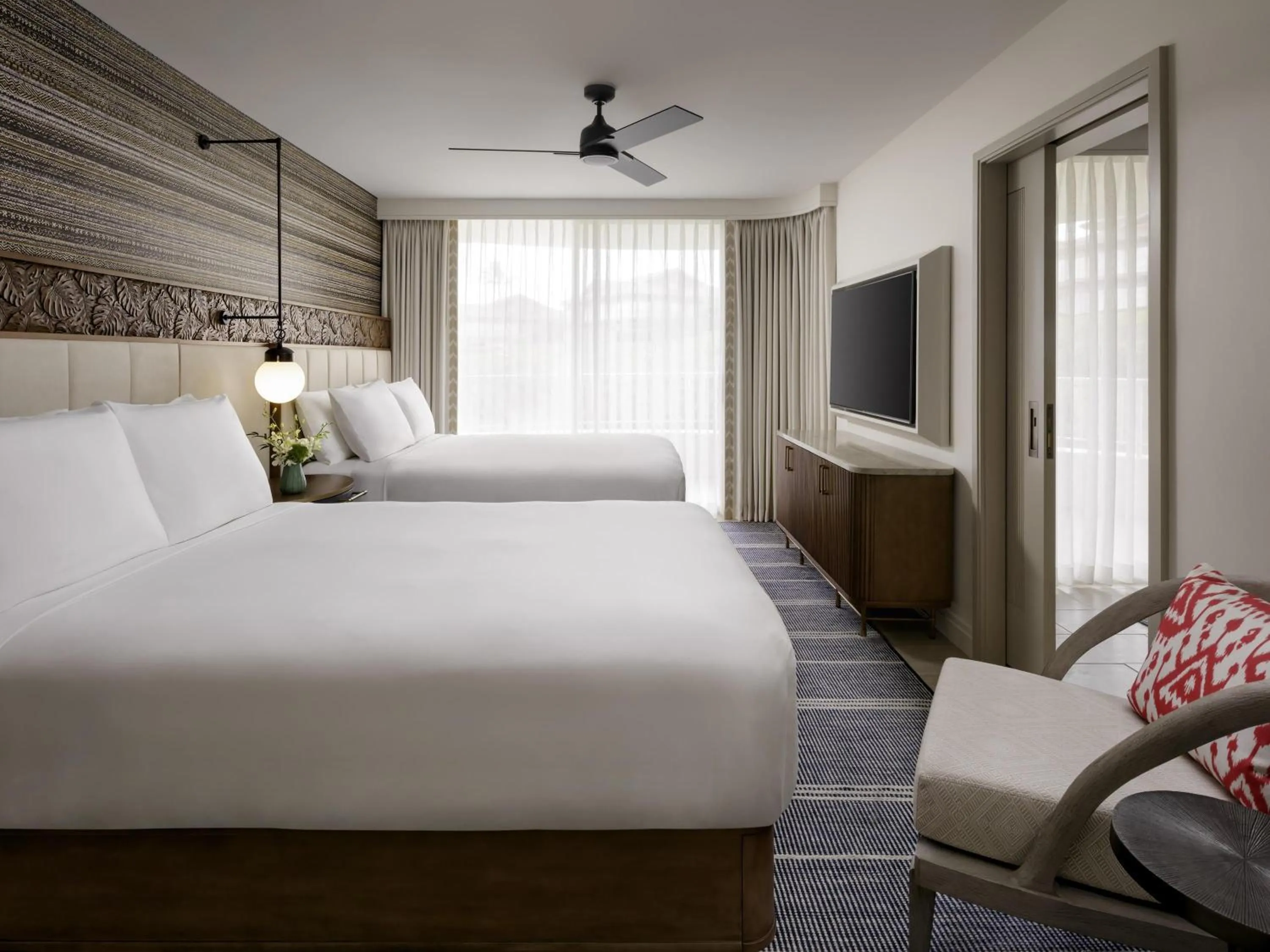 Bedroom, Bed in Fairmont Kea Lani, Maui