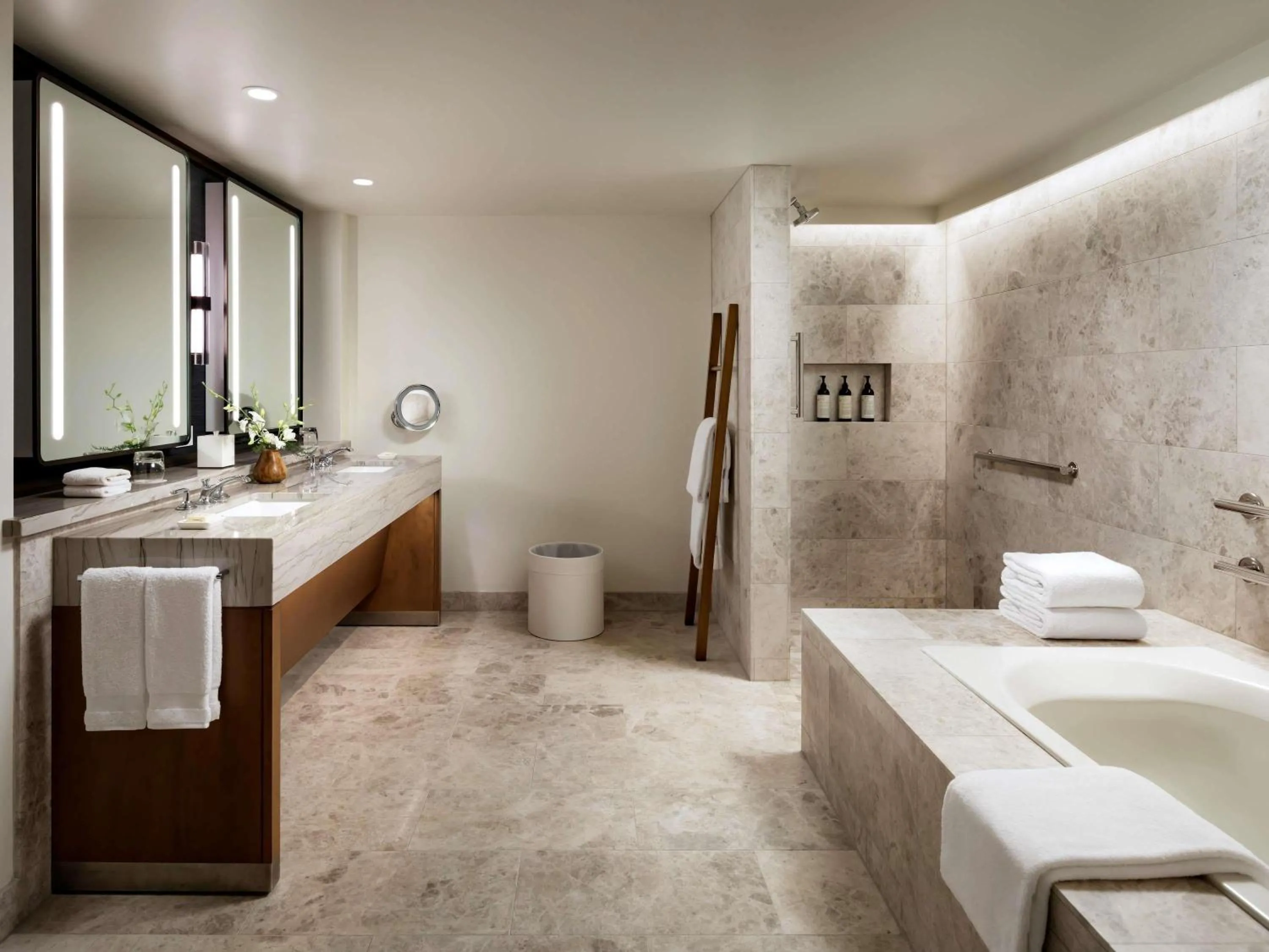 Bedroom in Fairmont Kea Lani, Maui