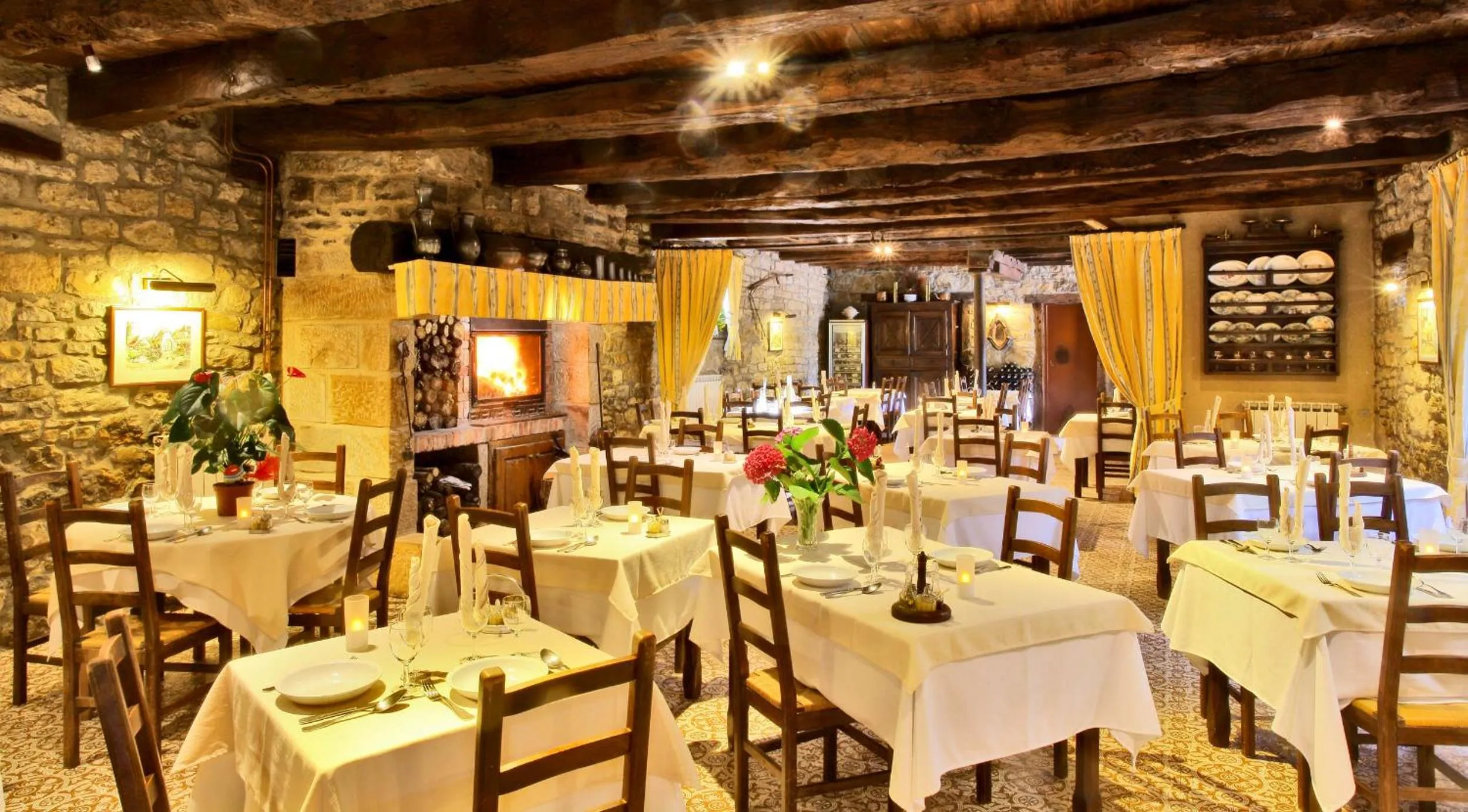 Restaurant/places to eat in Logis Auberge La Diege