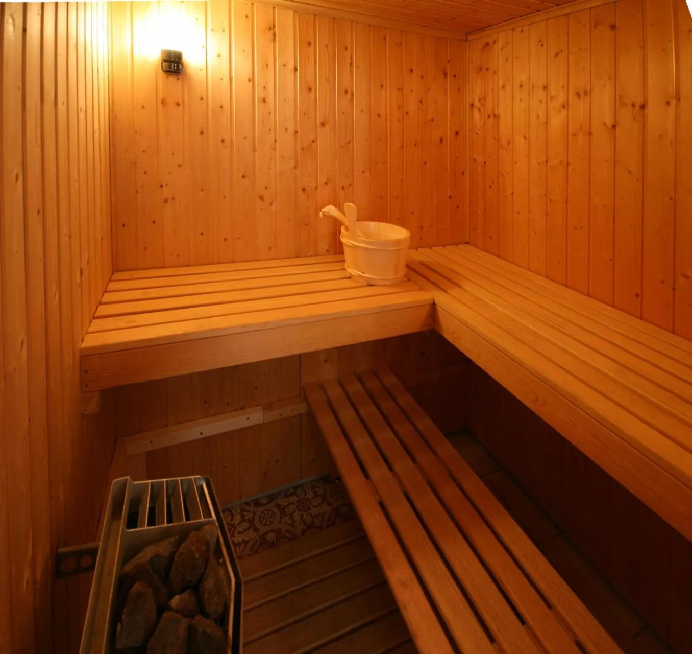 Sauna in Logis Auberge La Diege
