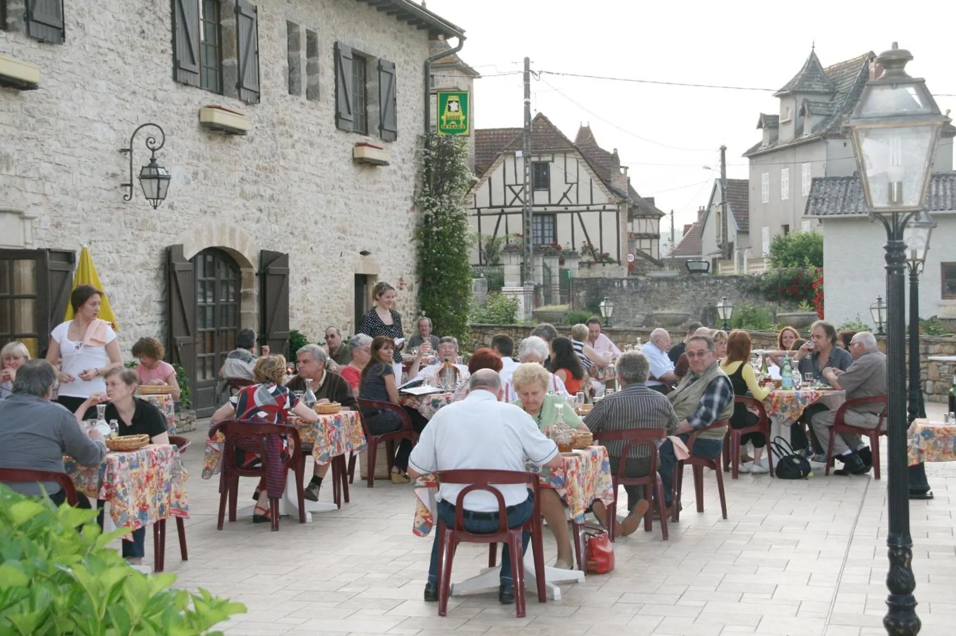 Dining area in Logis Auberge La Diege