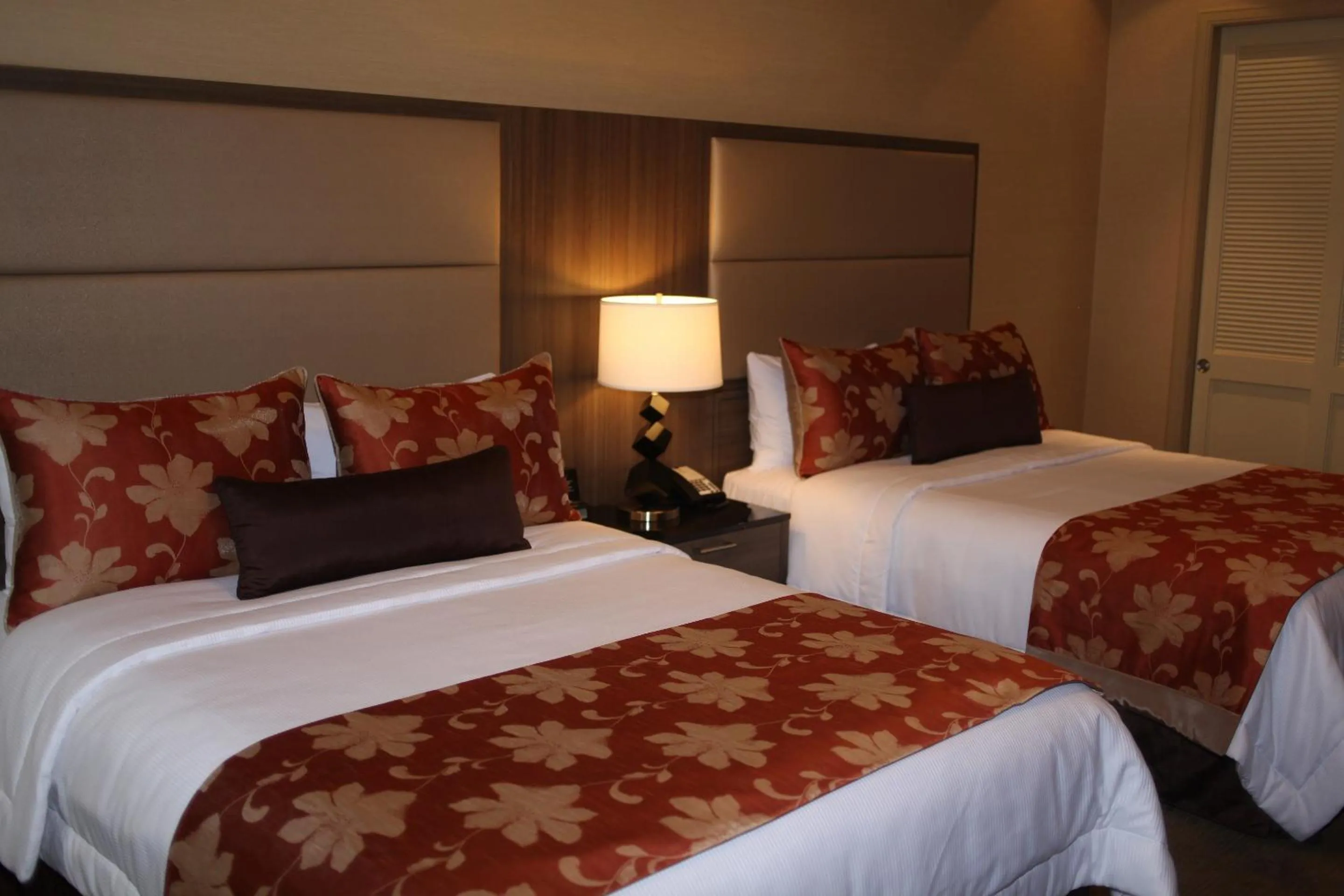 Bedroom, Bed in Opera House Hotel