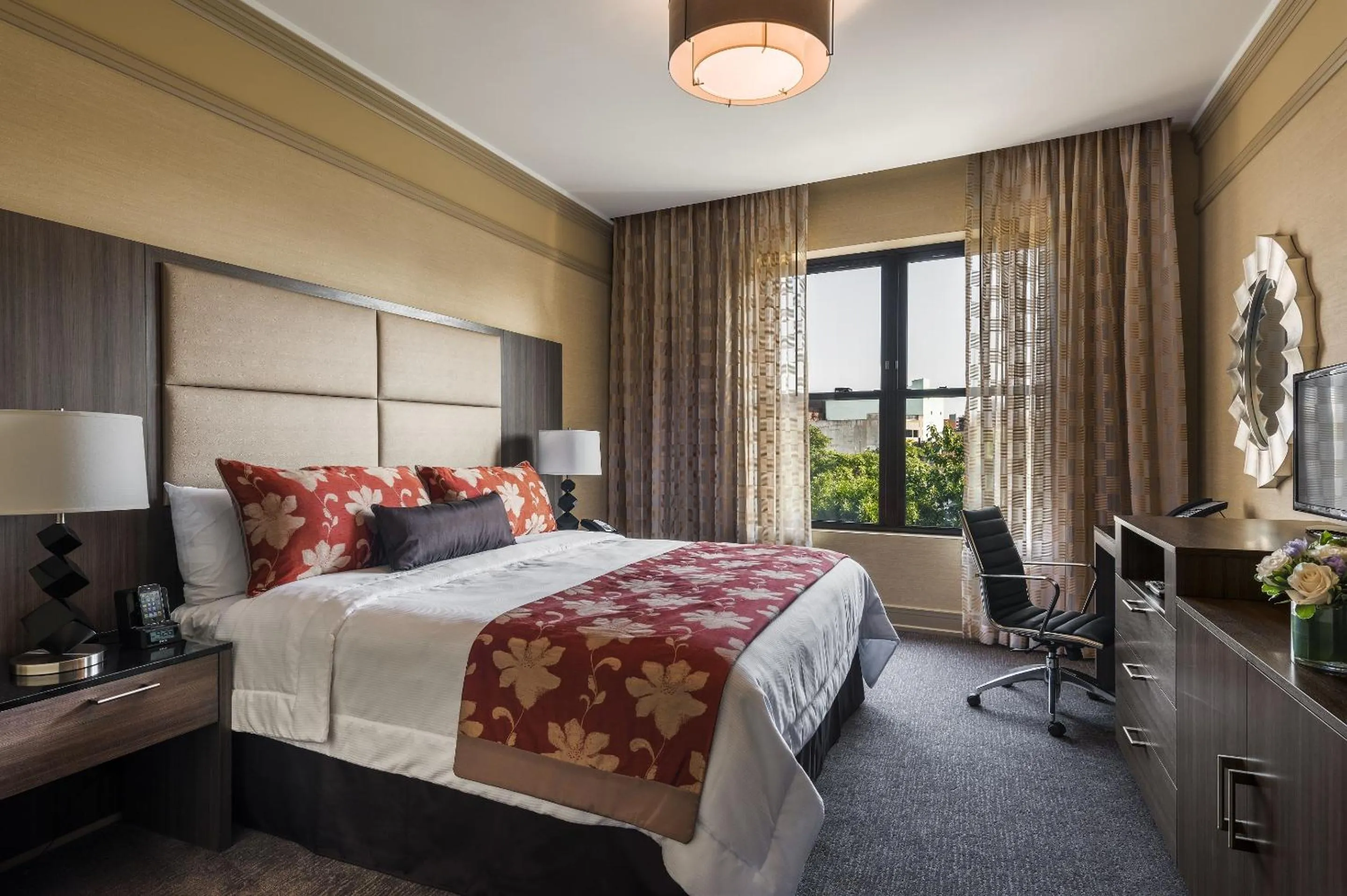 Bedroom, Bed in Opera House Hotel