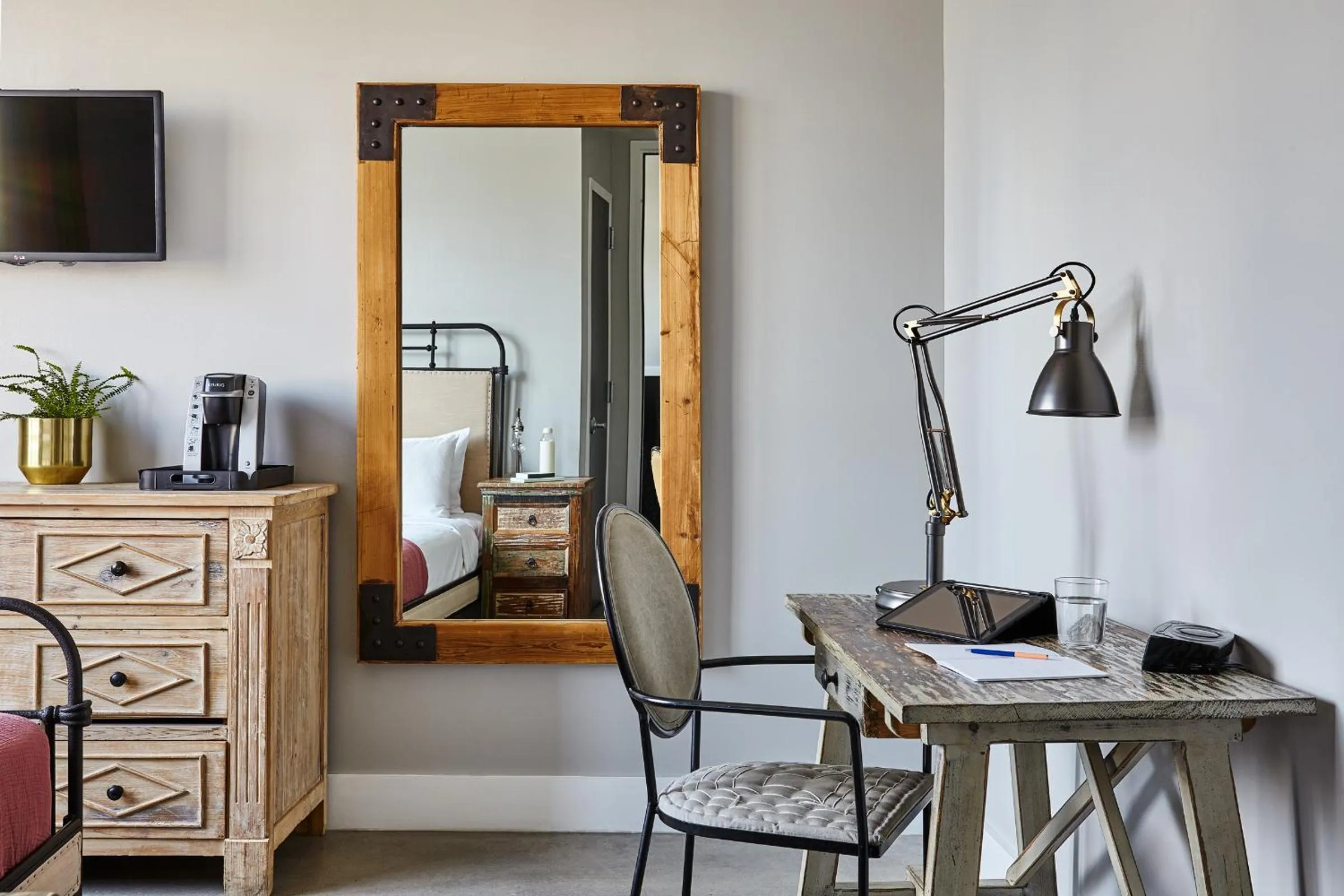 Living room, TV/Entertainment Center in The Collective Paper Factory