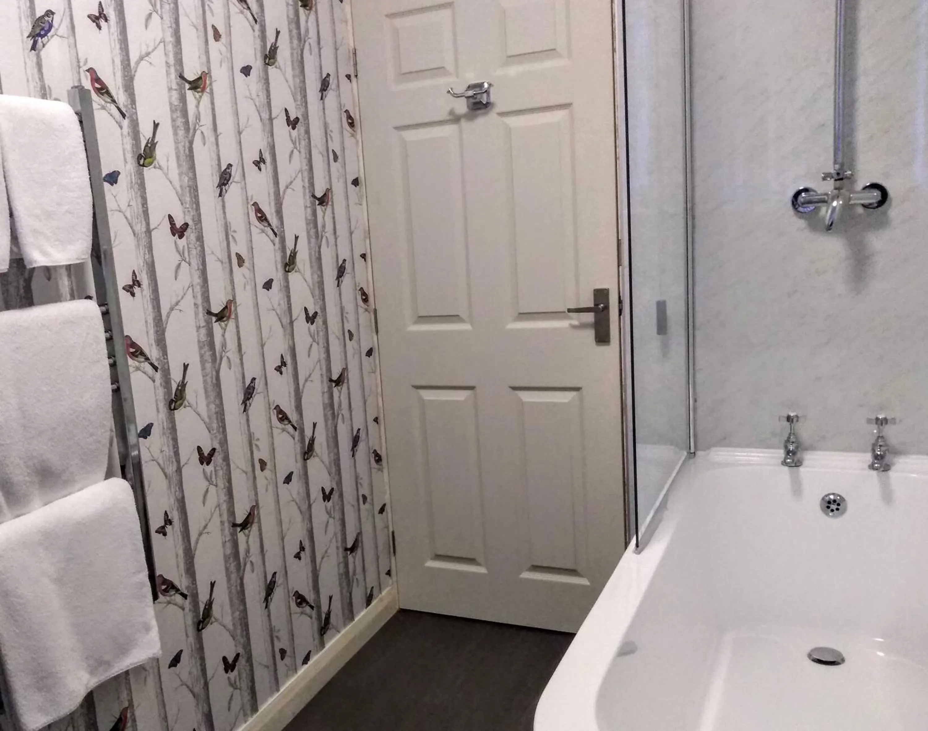 Bathroom in Bluebird Lodge