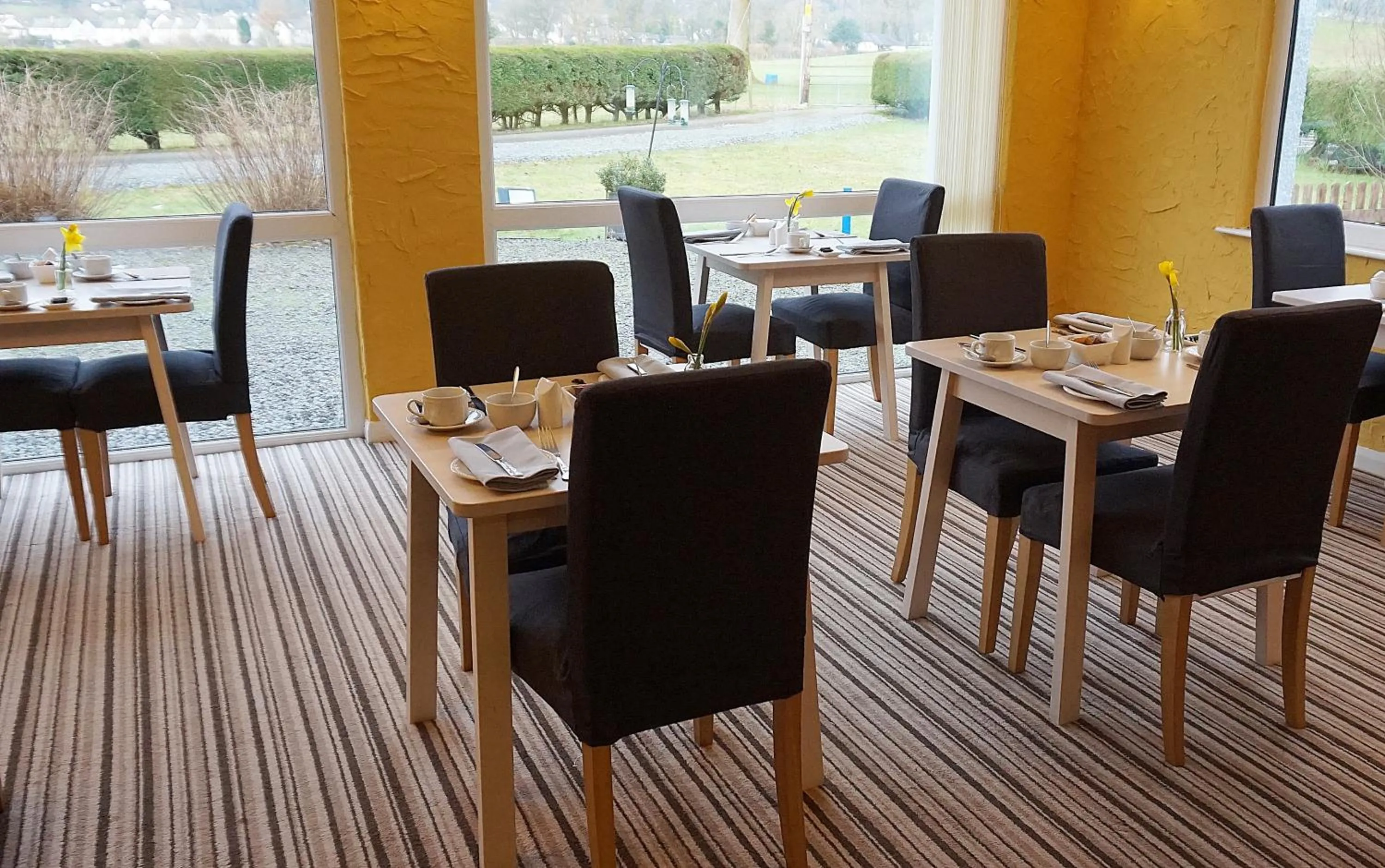 Dining area in Bluebird Lodge