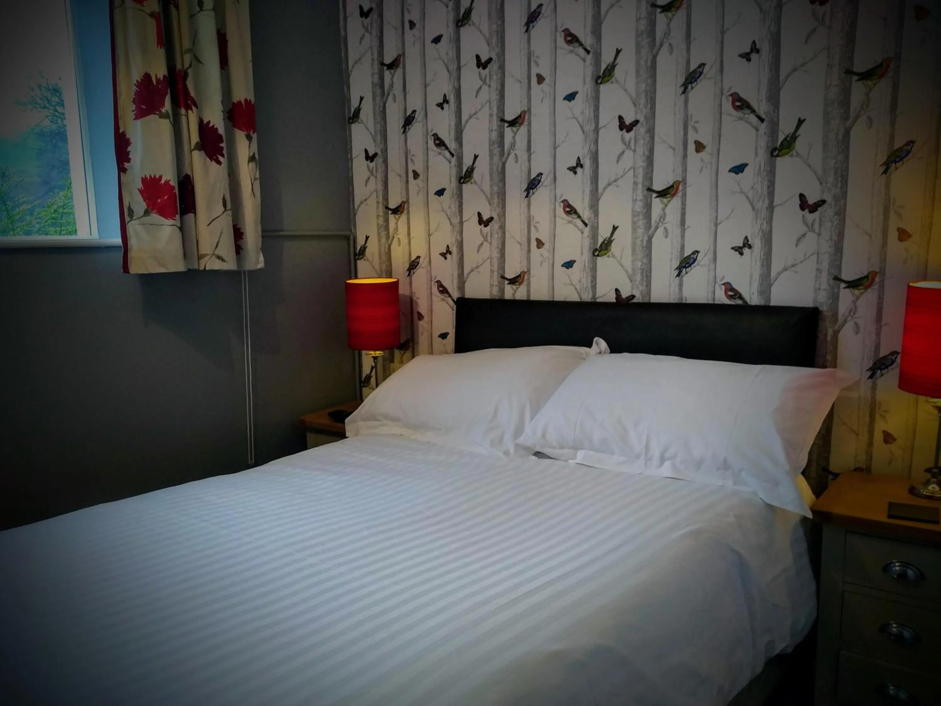 Bed in Bluebird Lodge
