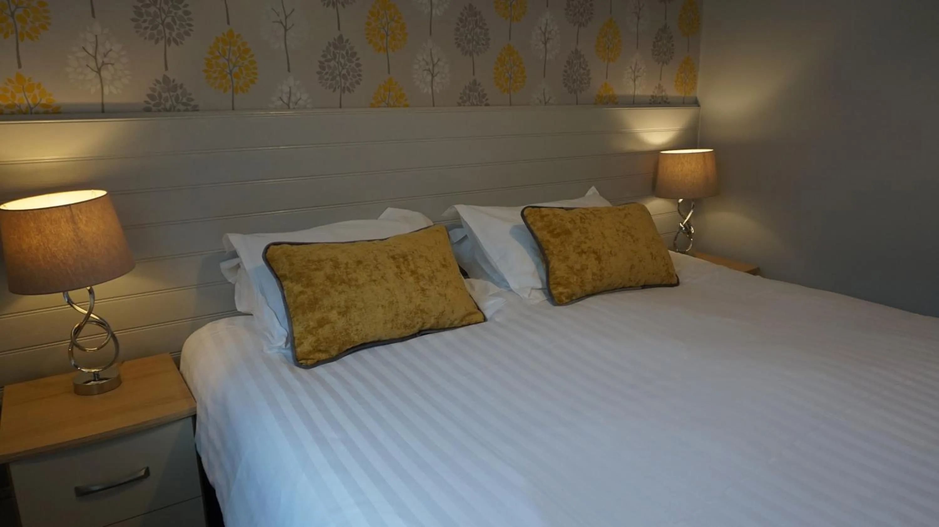 Bedroom, Bed in Bluebird Lodge