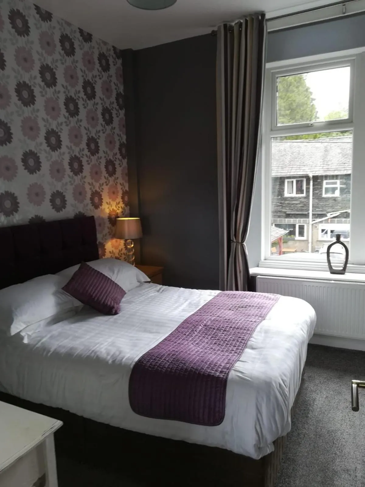 Bed in Bluebird Lodge