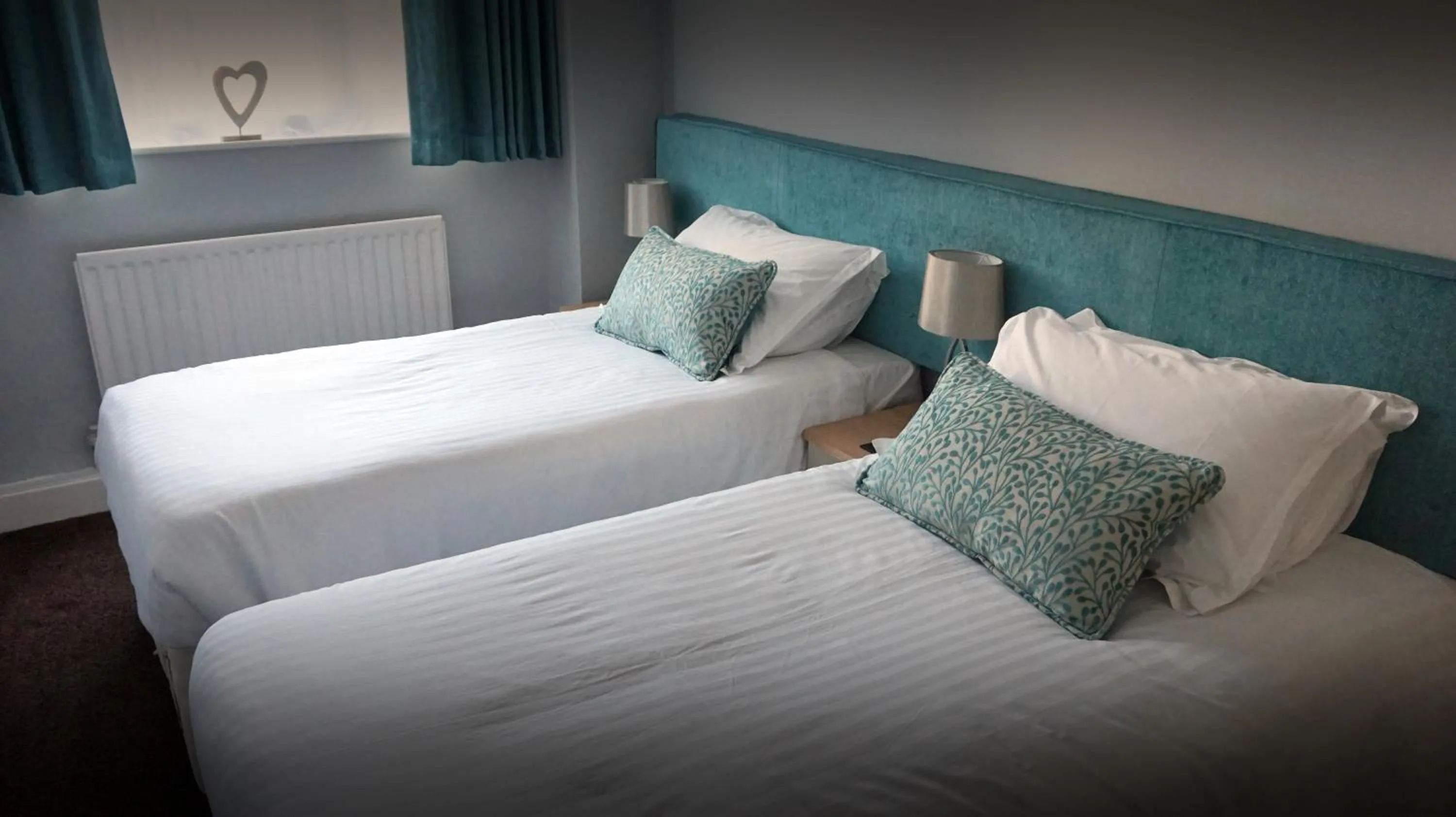Bed in Bluebird Lodge