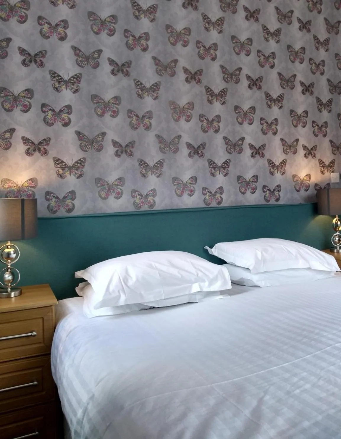 Bed in Bluebird Lodge