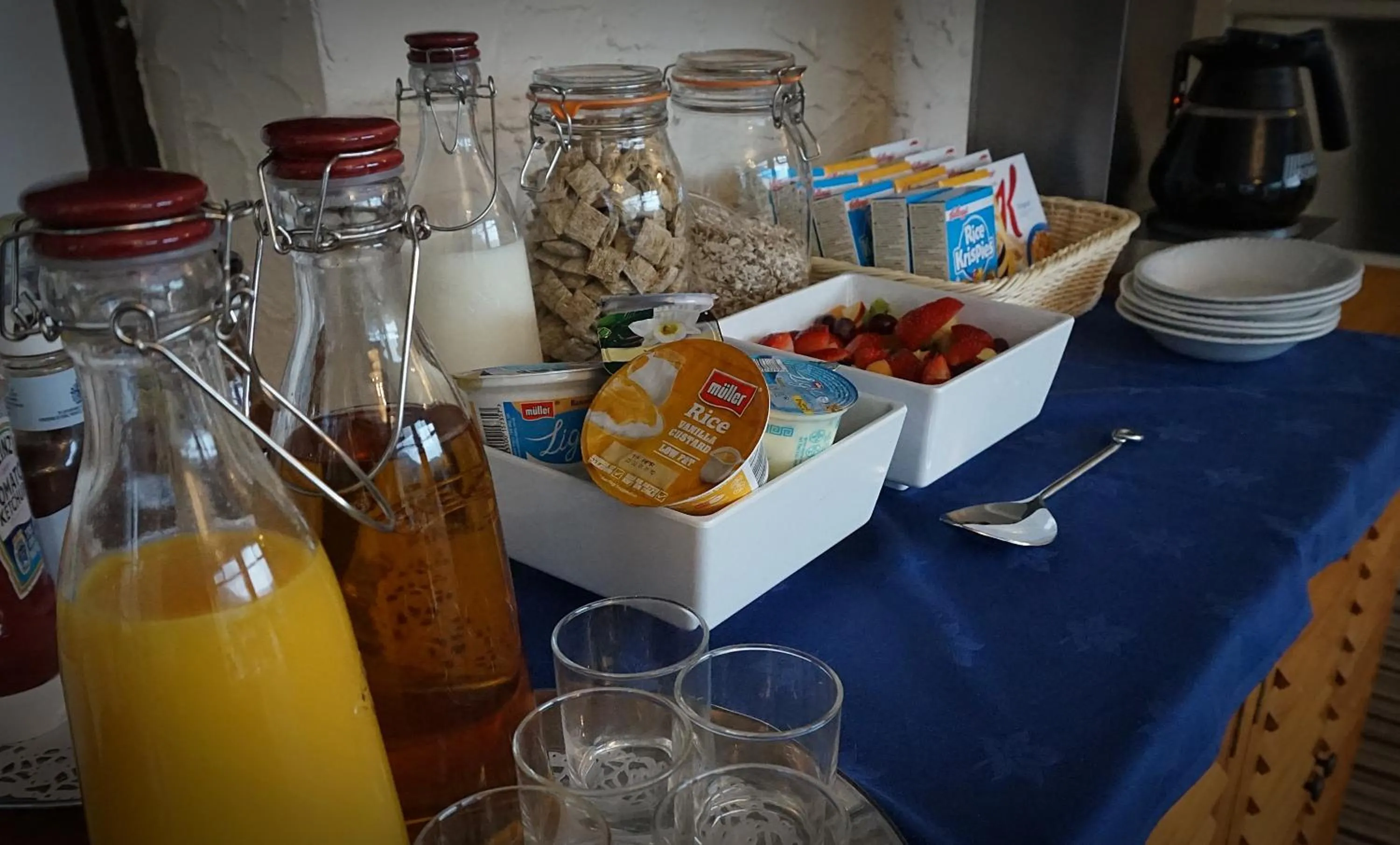 Breakfast in Bluebird Lodge