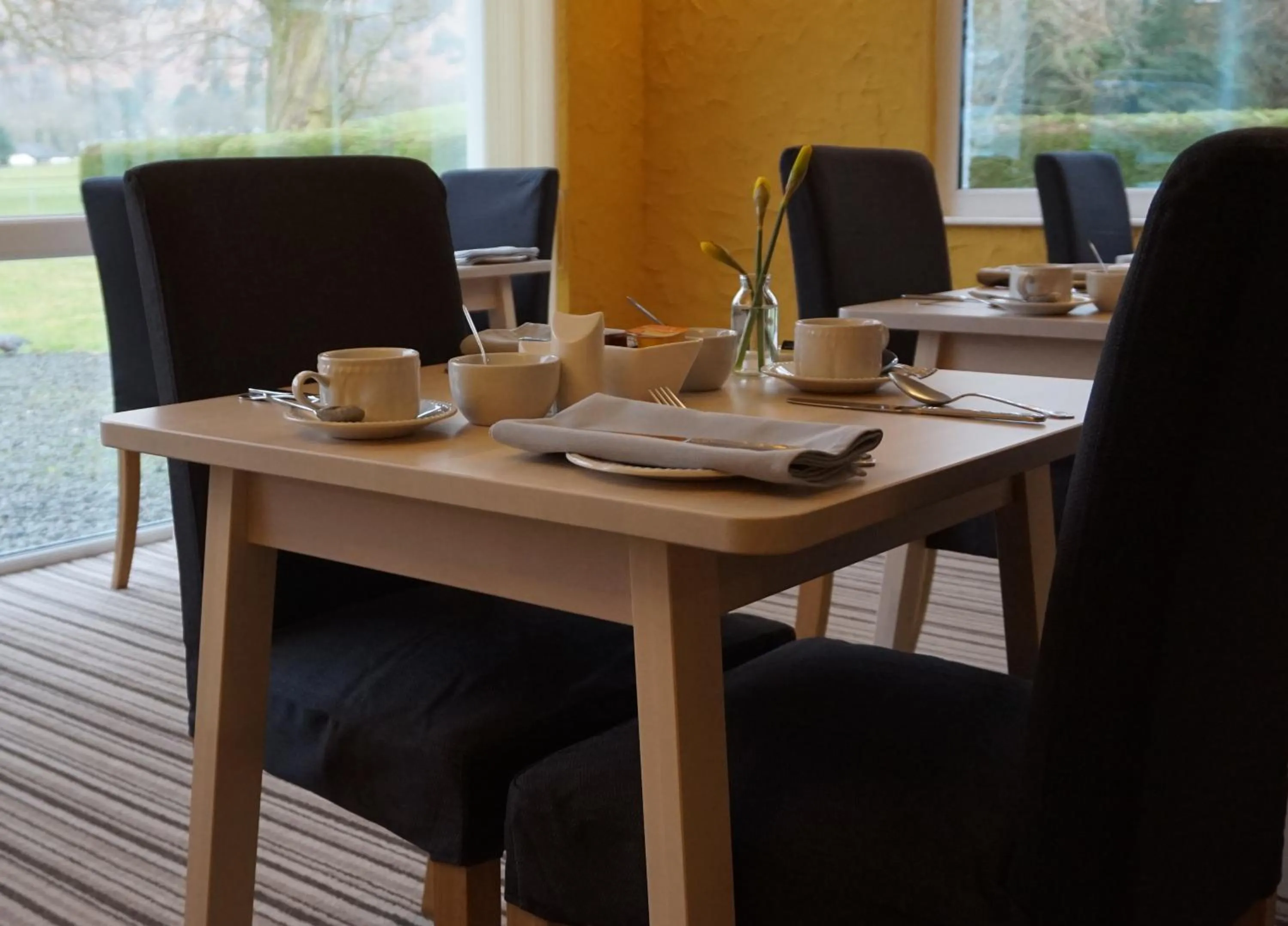 Dining area in Bluebird Lodge