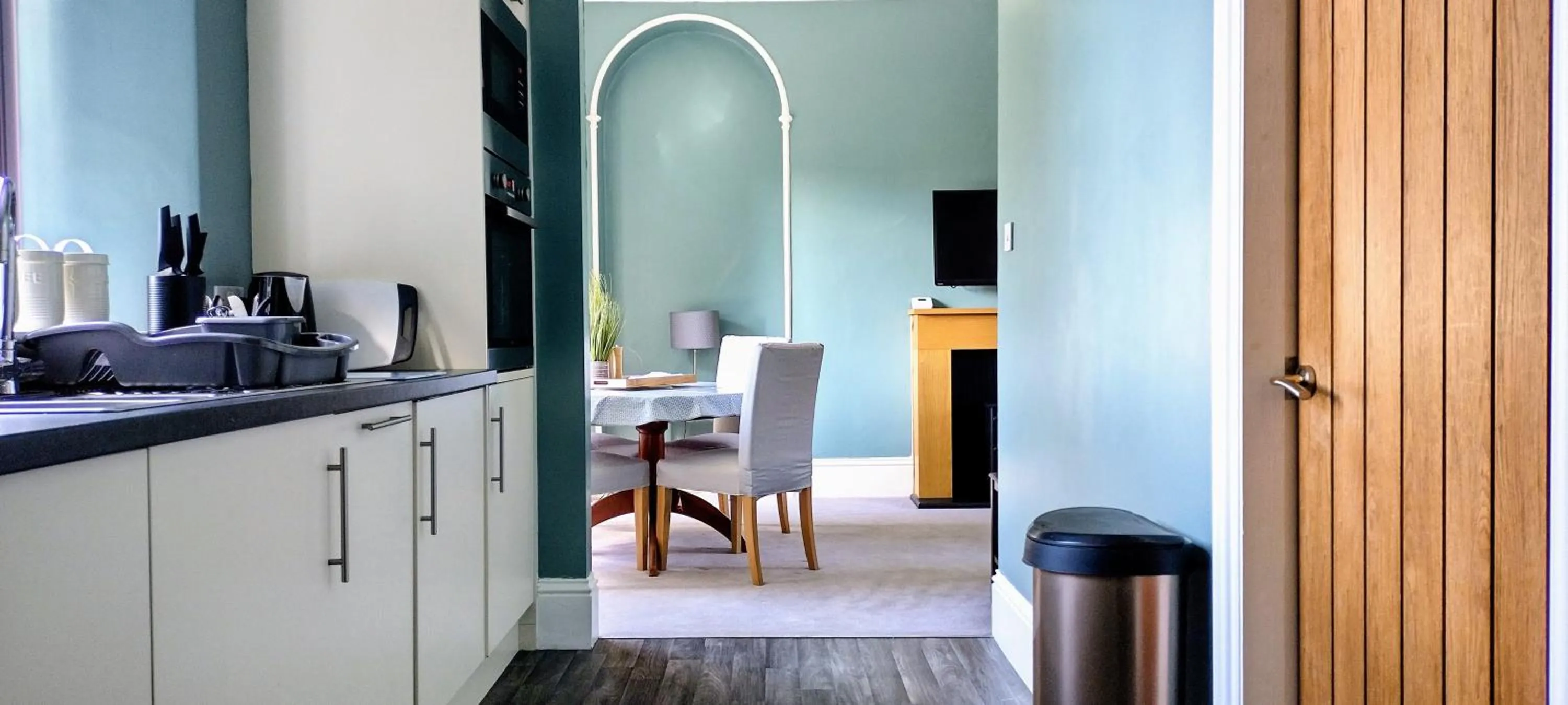 Kitchen or kitchenette in Bluebird Lodge