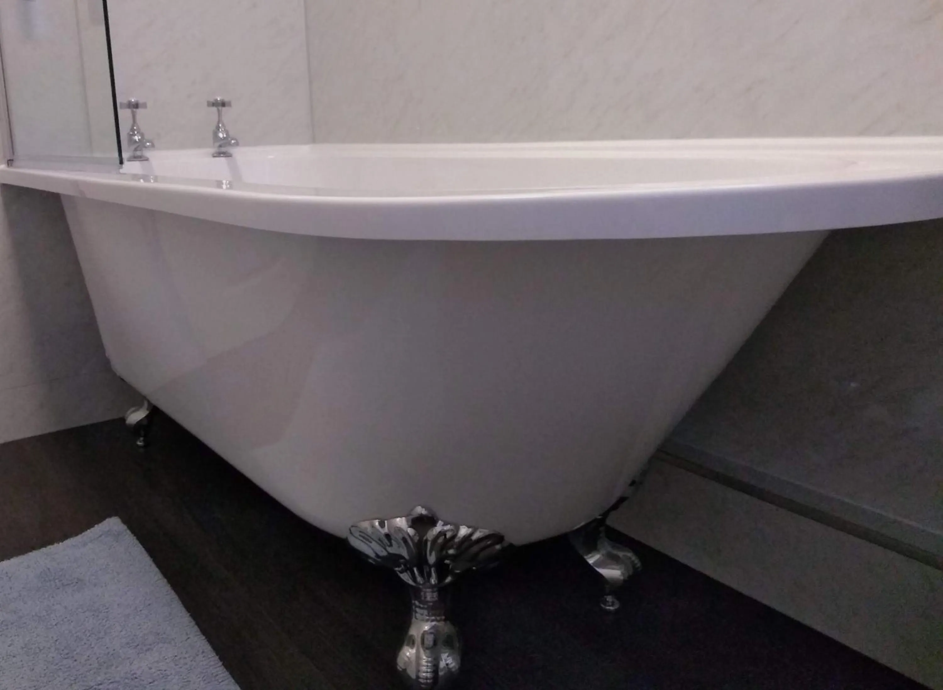 Bathroom in Bluebird Lodge