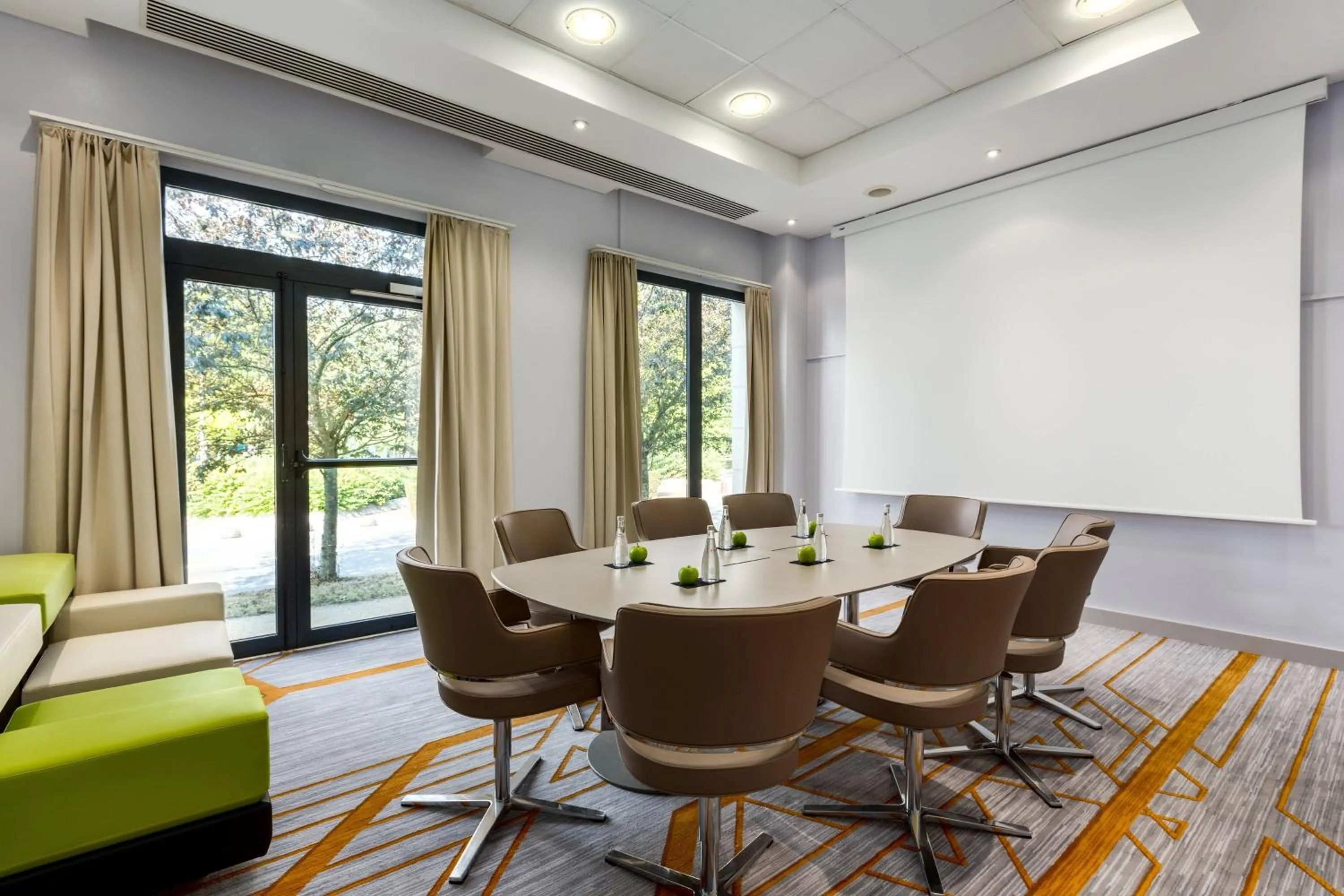 Meeting/conference room in Paris Marriott Charles de Gaulle Airport Hotel