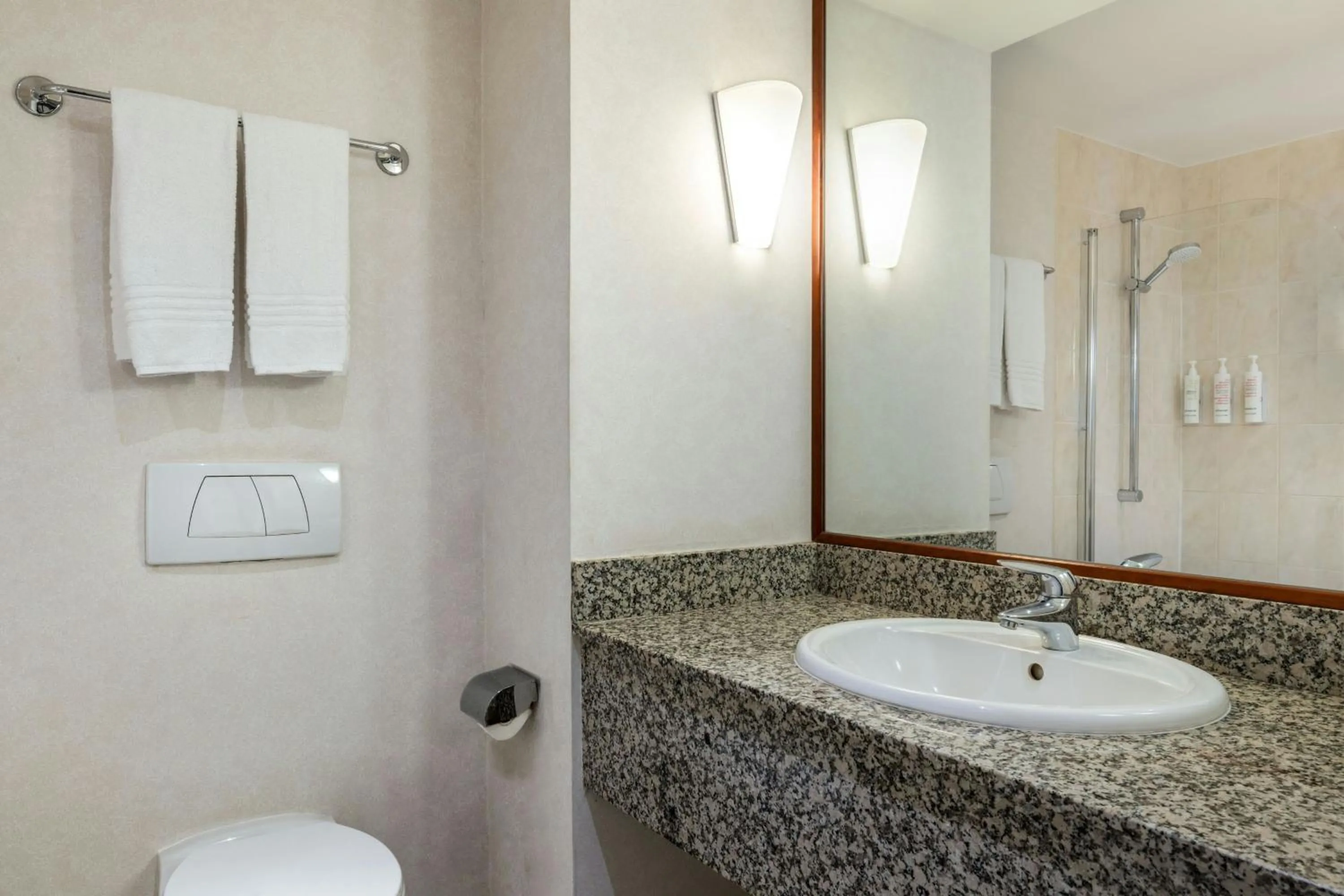 Bathroom in Paris Marriott Charles de Gaulle Airport Hotel