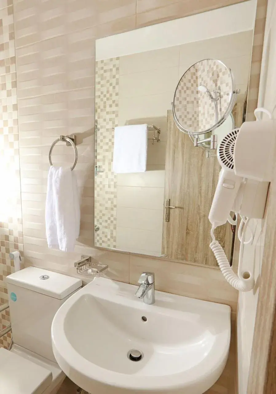 Standard Single Room in La Riva Hotel Standard Single Room in La Riva Hotel
