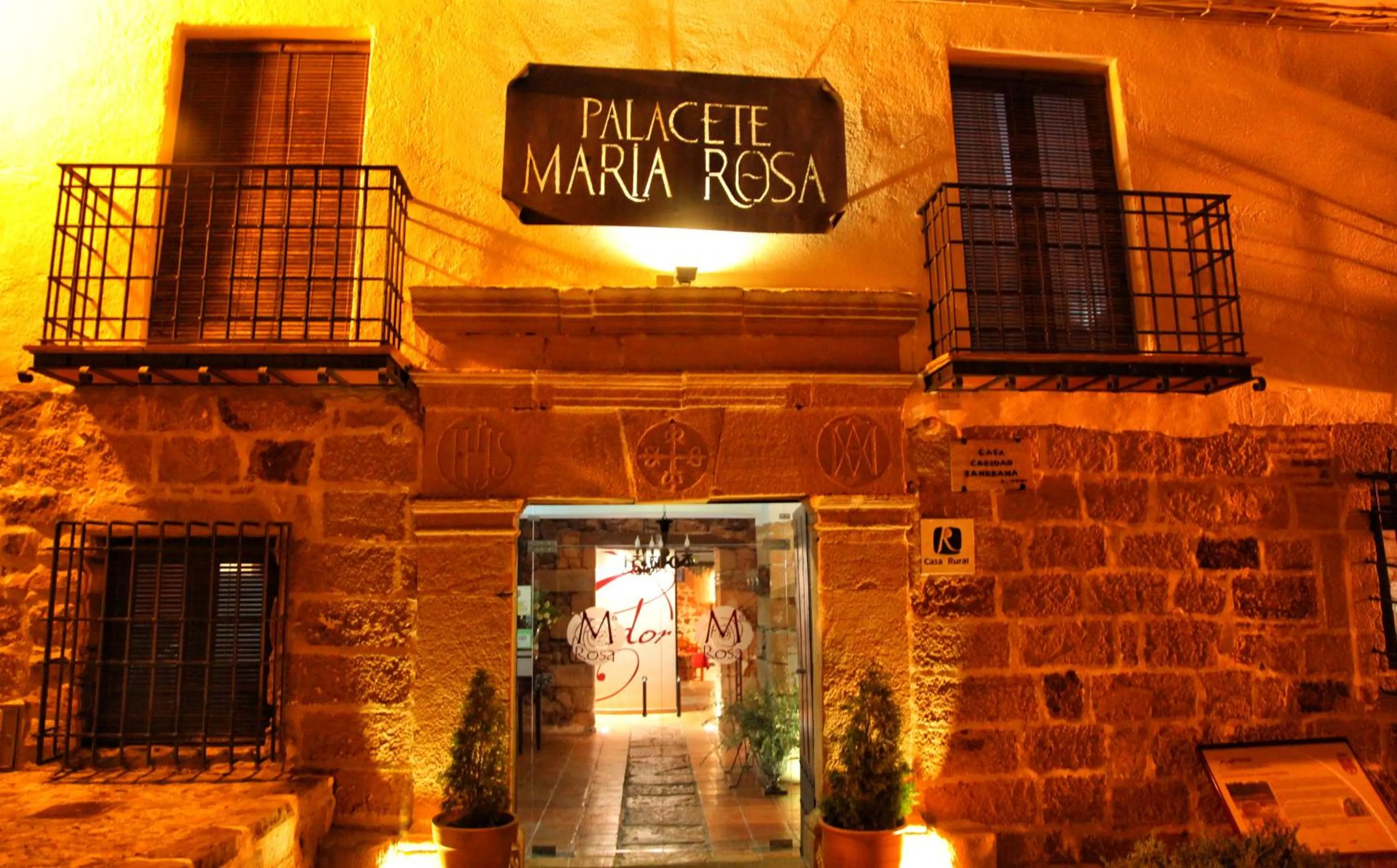 Facade/entrance in Palacete Maria Rosa