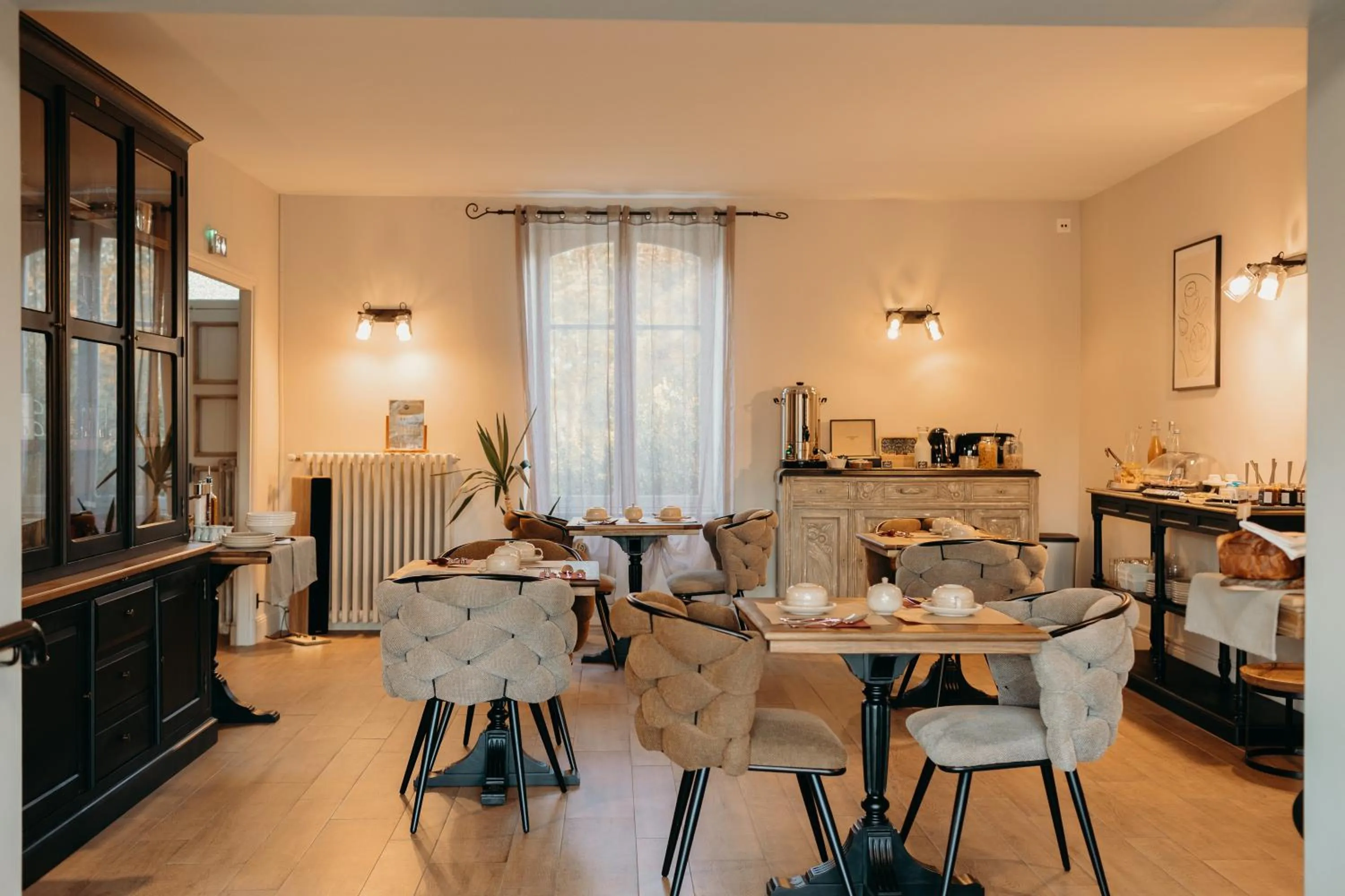 Living room in Hôtel Le Chatellier - Piscine chauffée d'avril à octobre