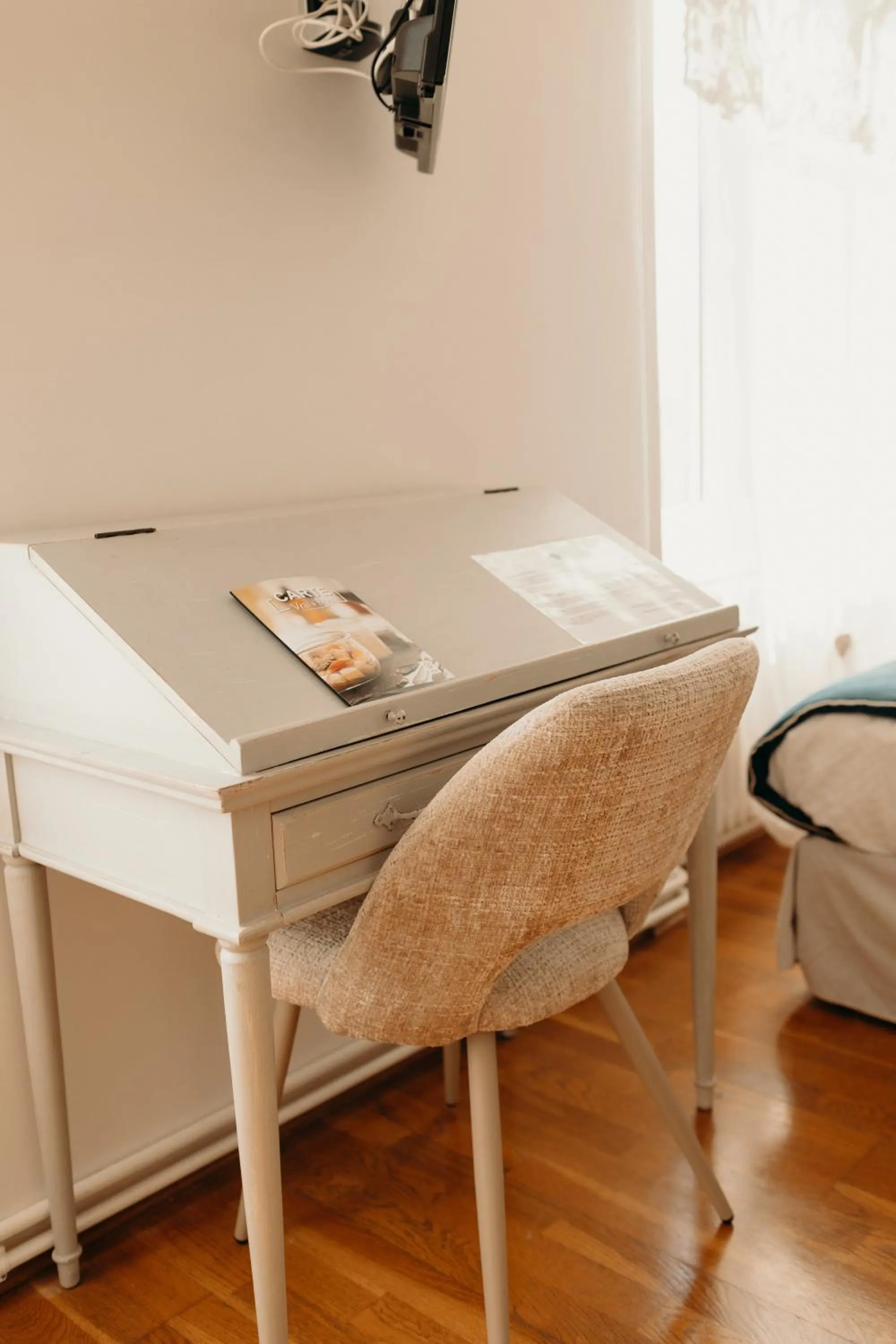 Bed in Hôtel Le Chatellier - Piscine chauffée d'avril à octobre