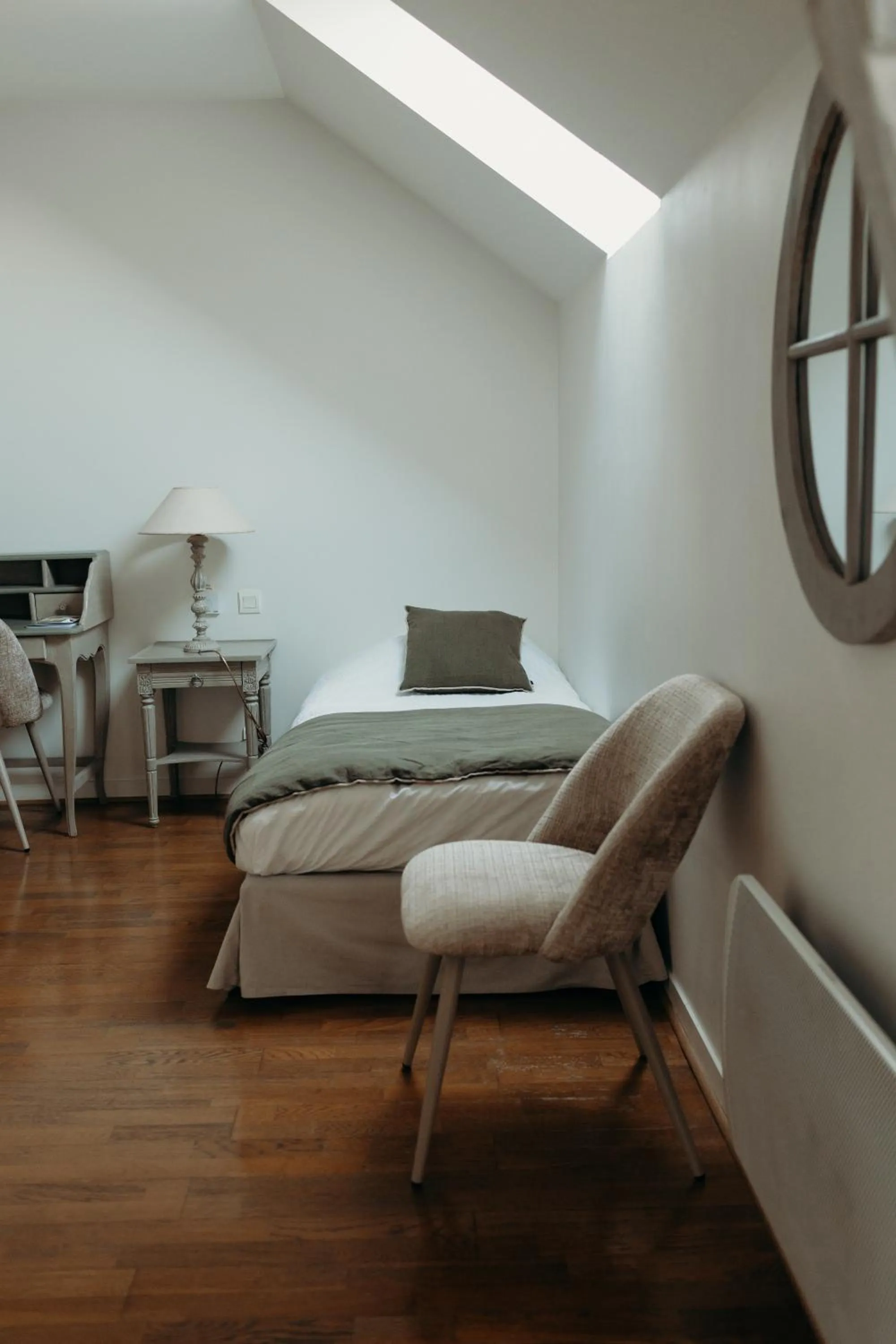 Bed in Hôtel Le Chatellier - Piscine chauffée d'avril à octobre