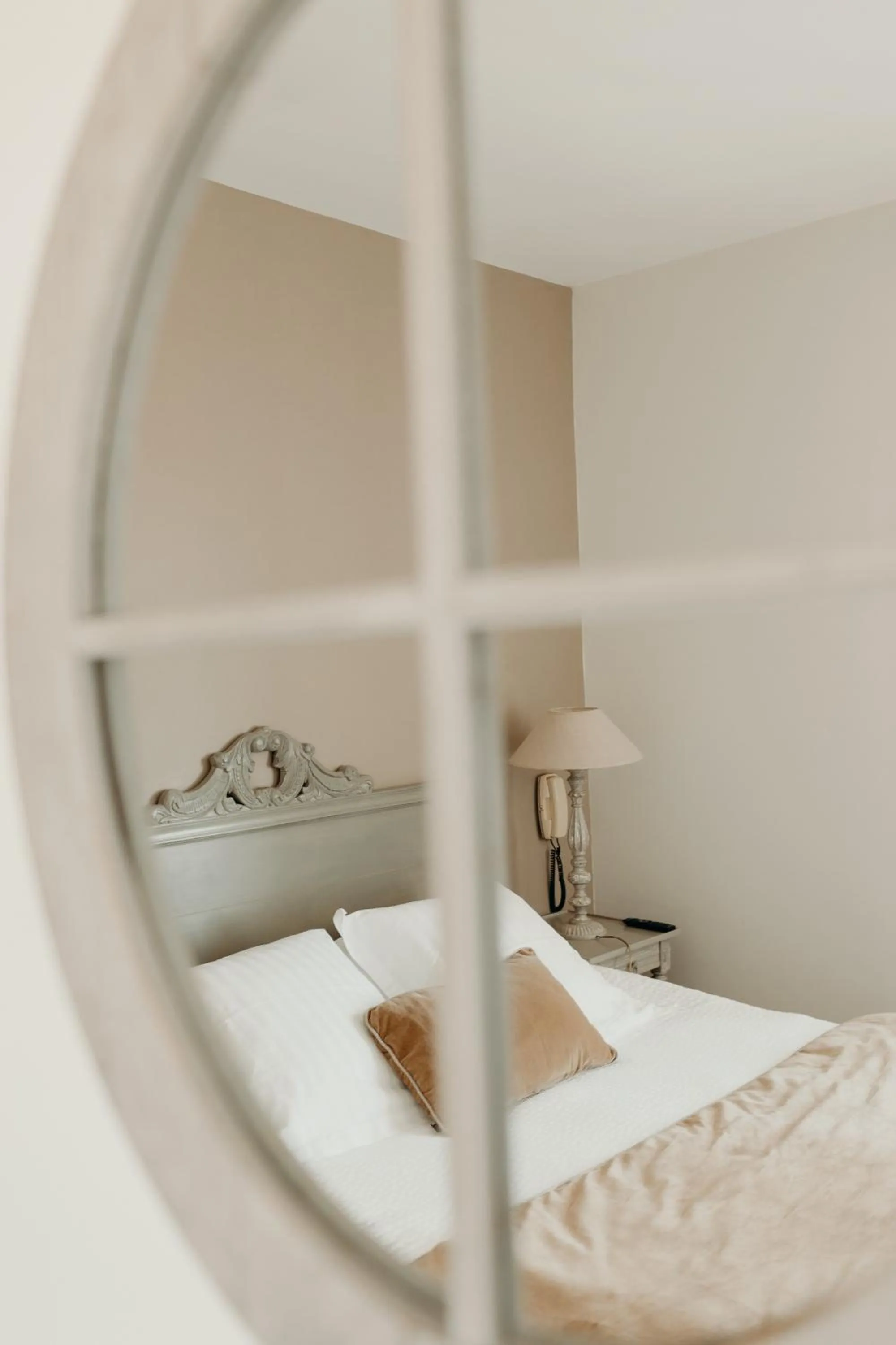 Bed in Hôtel Le Chatellier - Piscine chauffée d'avril à octobre