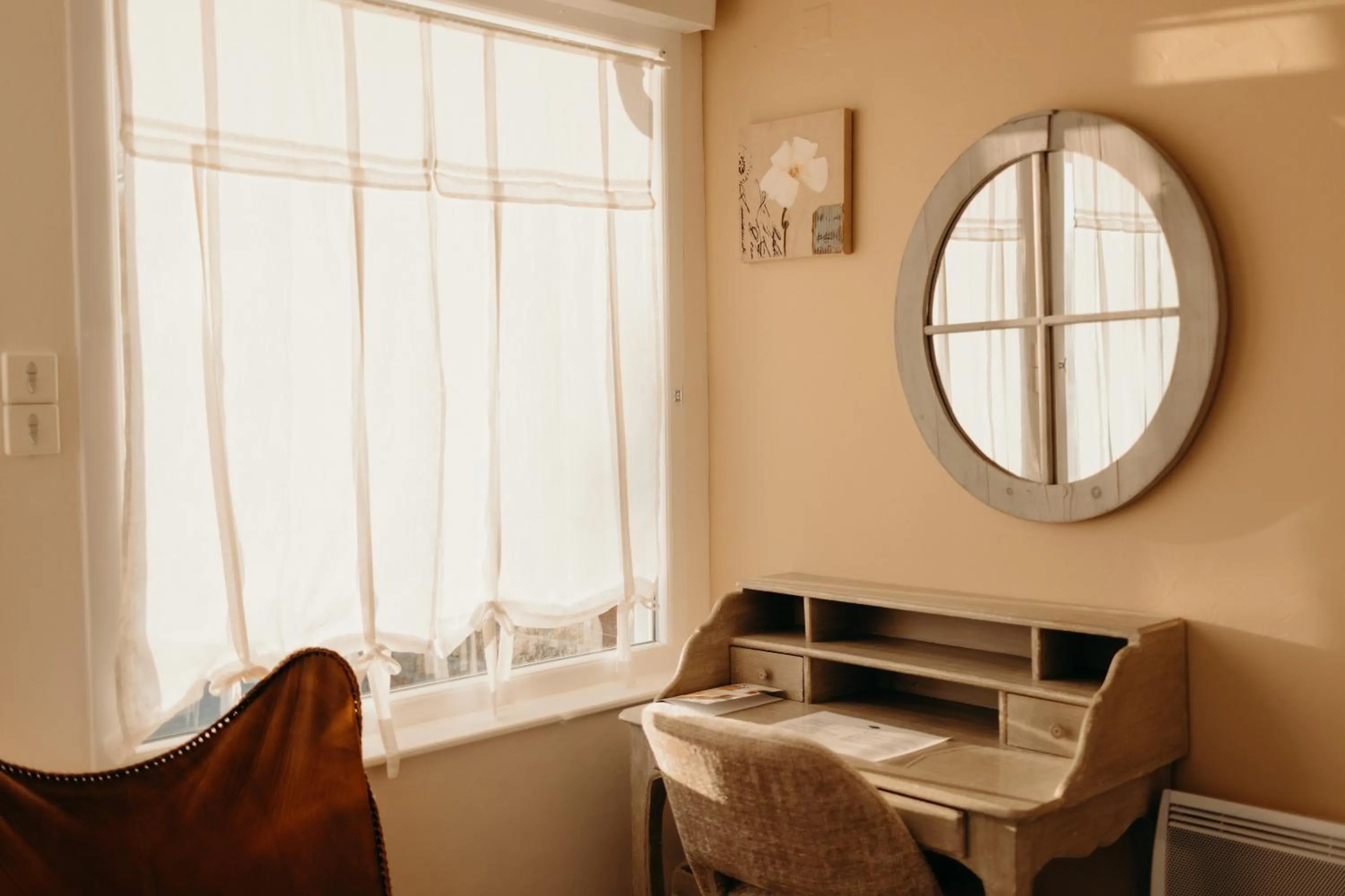 Living room in Hôtel Le Chatellier - Piscine chauffée d'avril à octobre