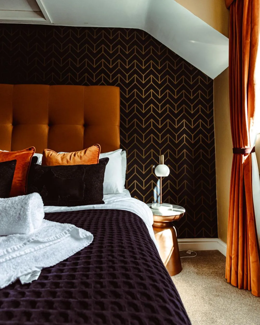 Bedroom, Bed in The Dog in Over Peover