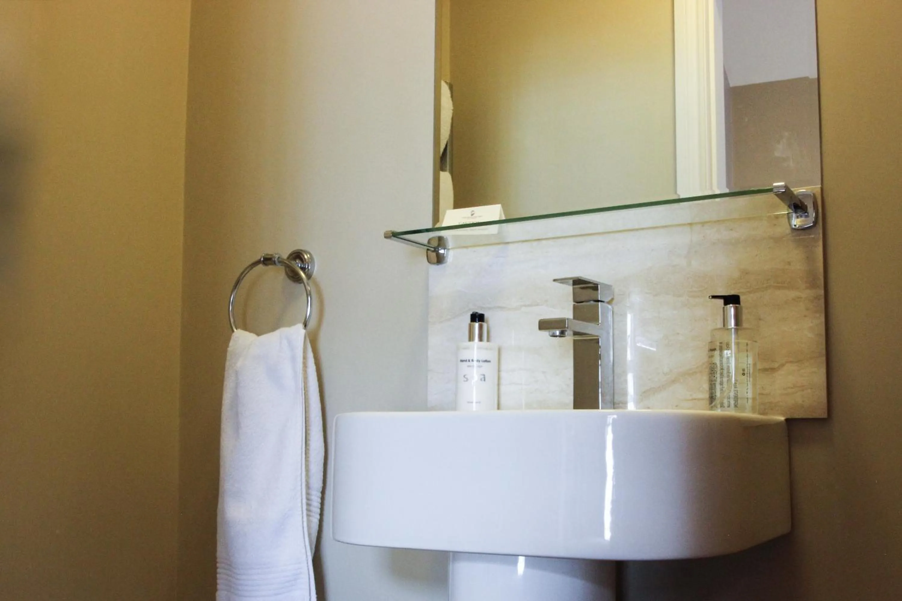 Shower in The Badger Inn