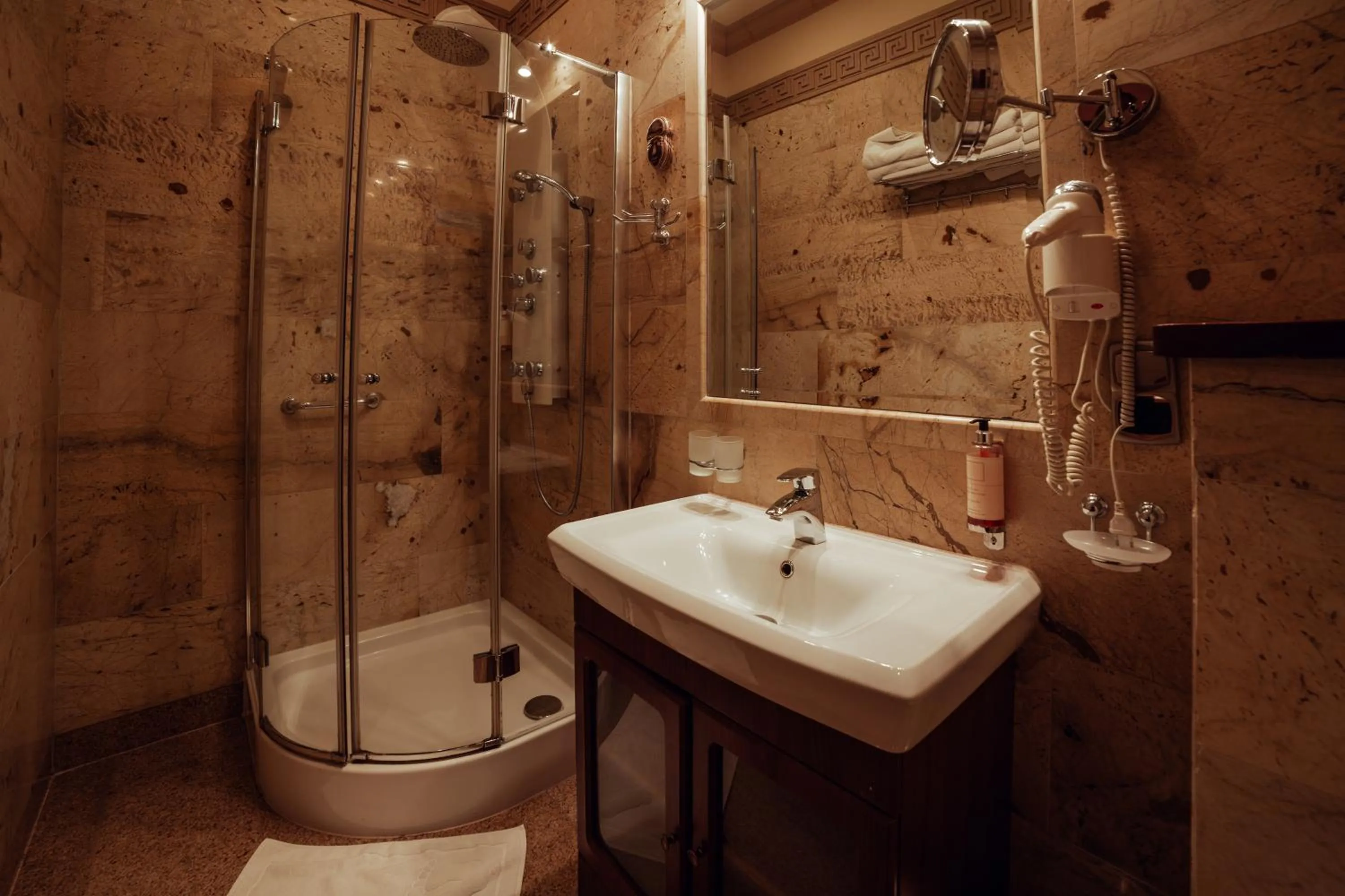 Bathroom in Hotel Ambasada Bolesławiec