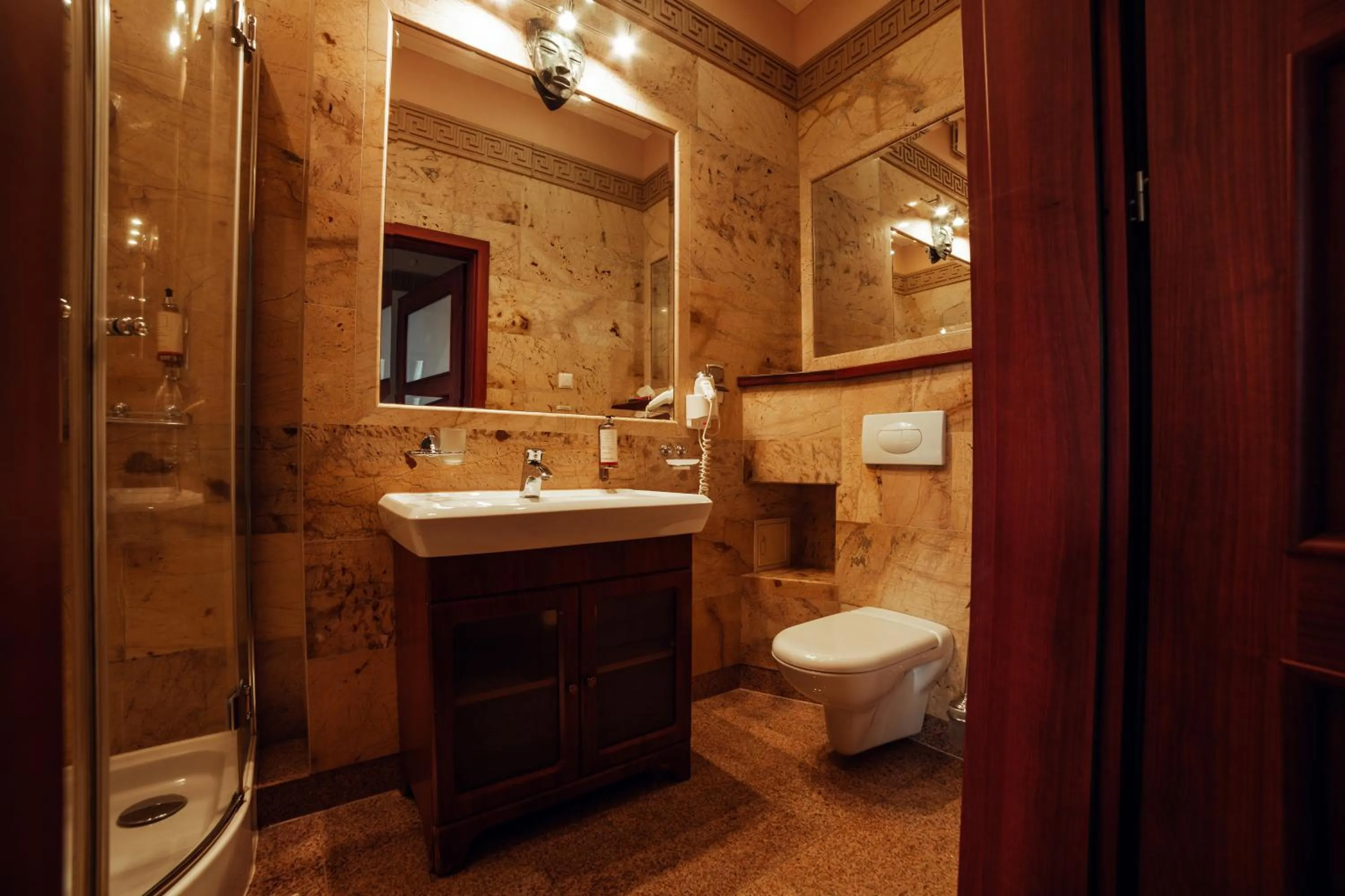 Shower in Hotel Ambasada Bolesławiec