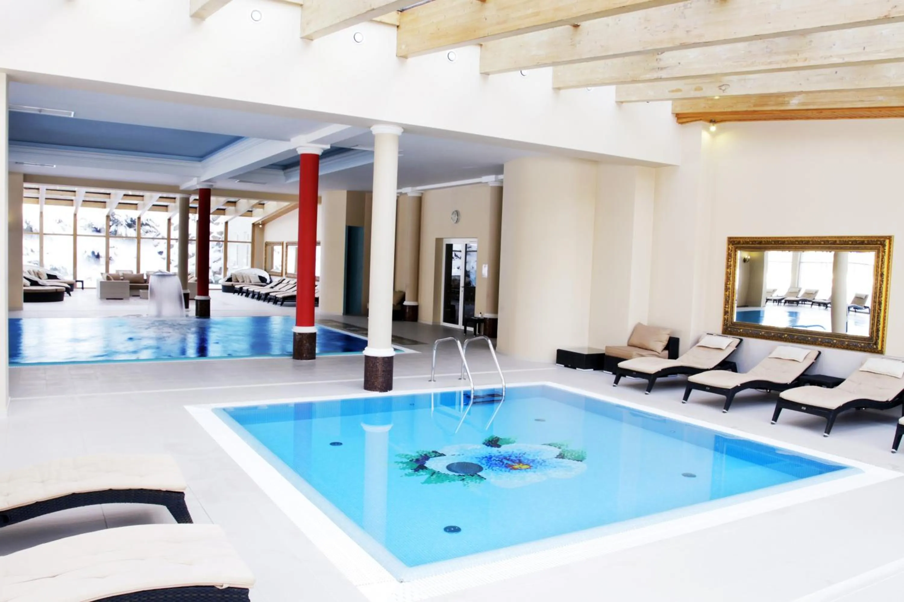 Swimming pool in Pałac Żelechów Spa & Wellness