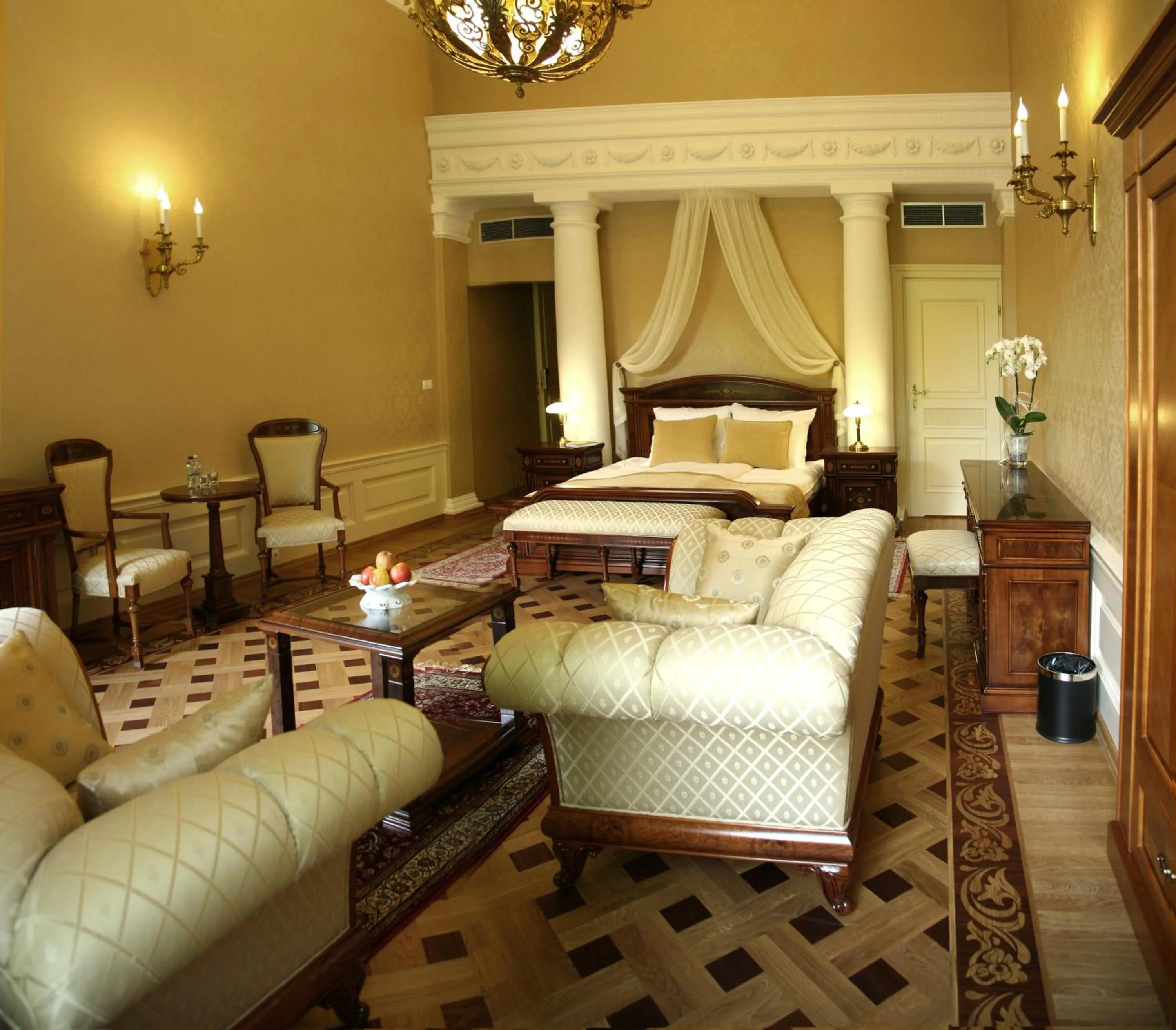 Photo of the whole room, Bed in Pałac Żelechów Spa & Wellness