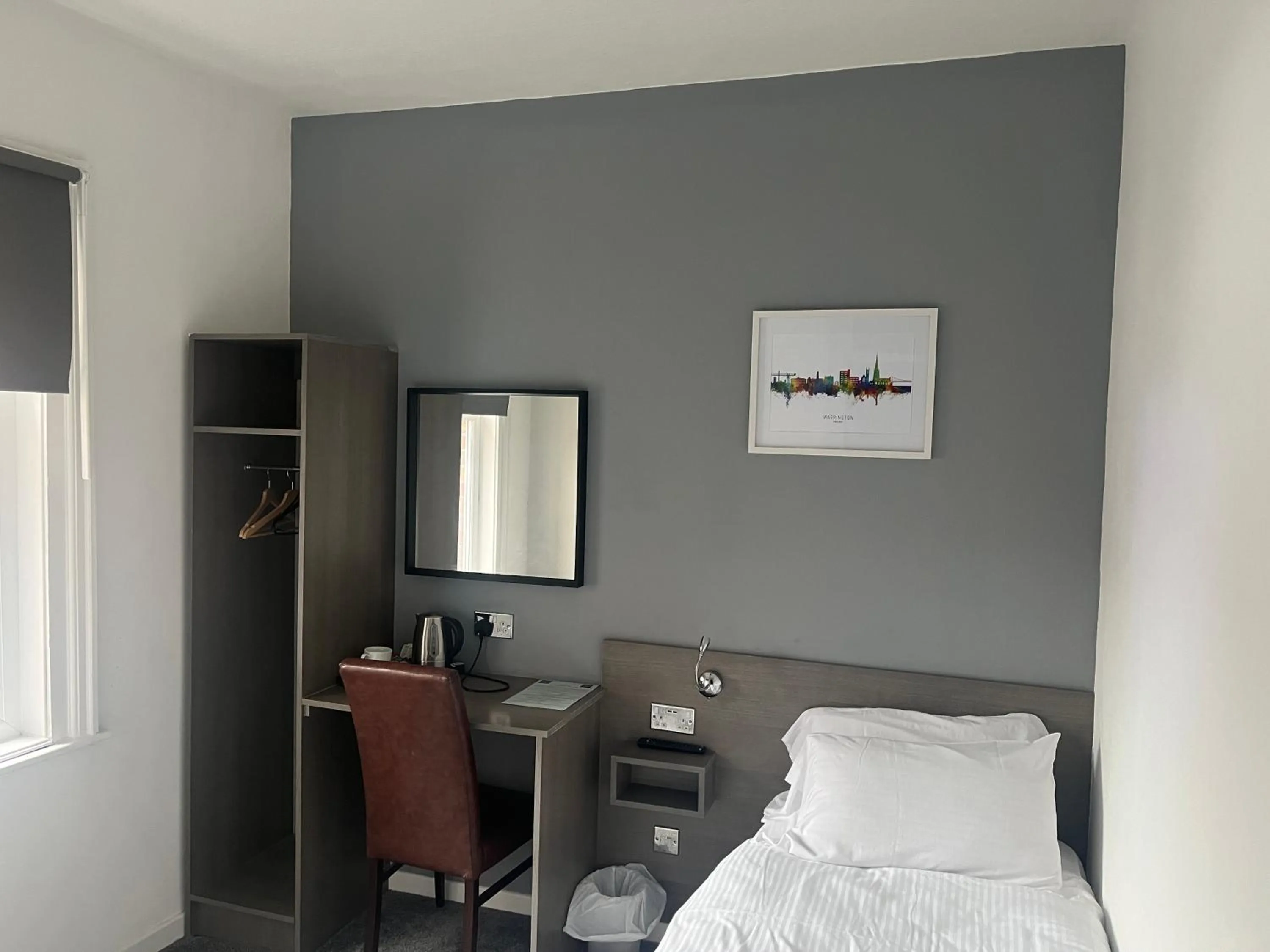 Photo of the whole room, Bed in The Kings Head