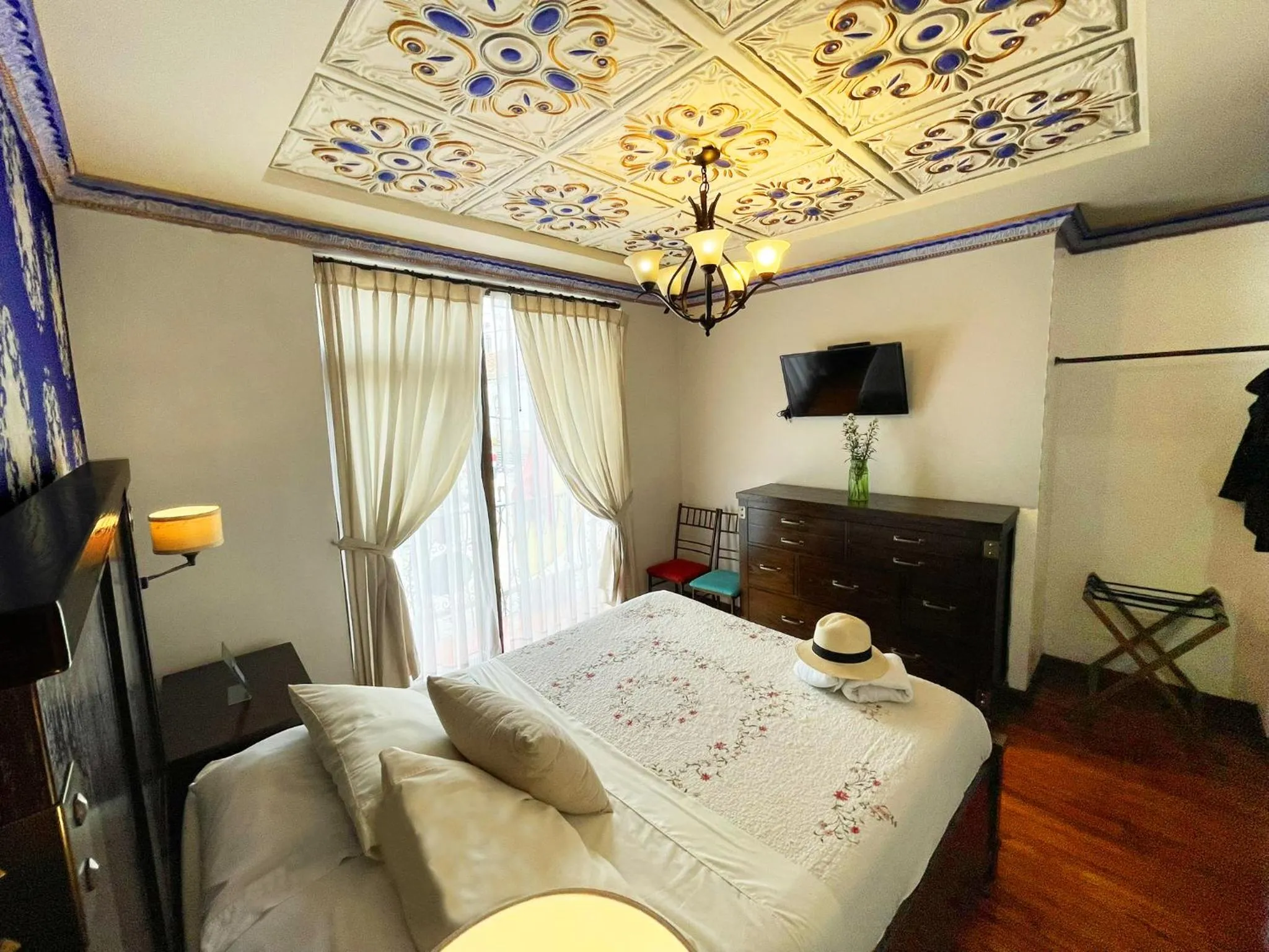 Photo of the whole room, Bed in Hotel Azul de la Plaza by Chat Noir