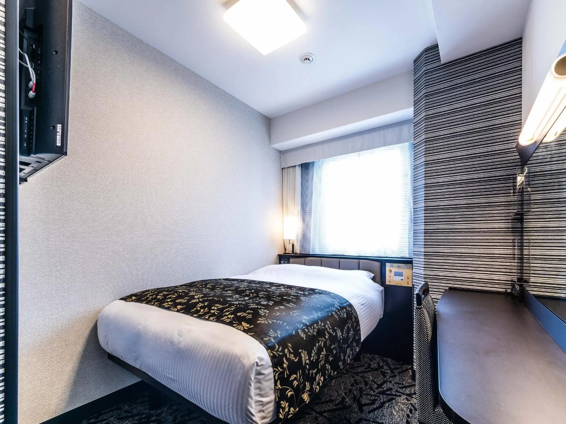 Bed in APA Hotel Nambaminami Ebisucho Eki Shinsekai Bed in APA Hotel Nambaminami Ebisucho Eki Shinsekai