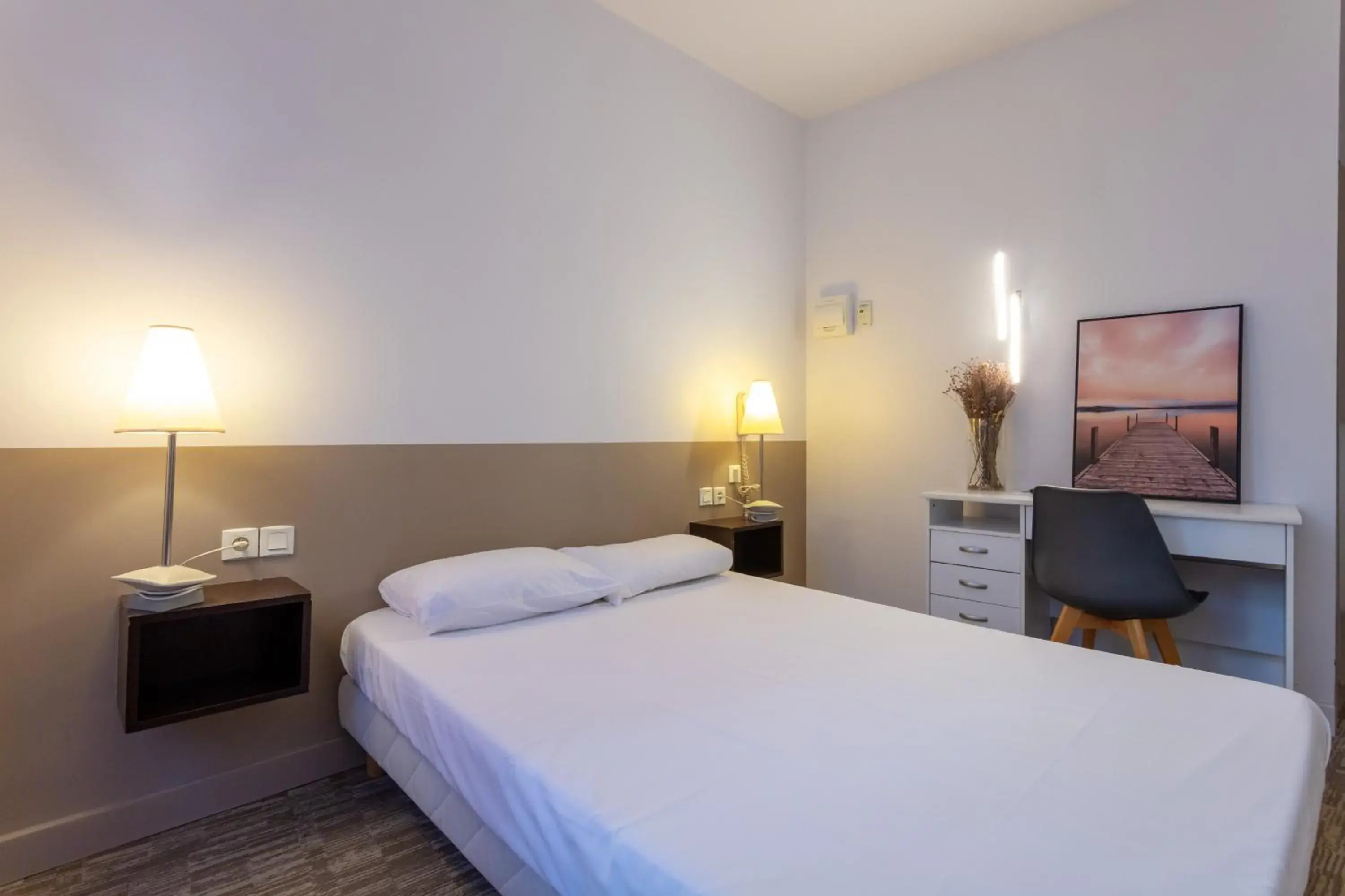 Bedroom, Bed in Hotel du Clocher Bedroom, Bed in Hotel du Clocher