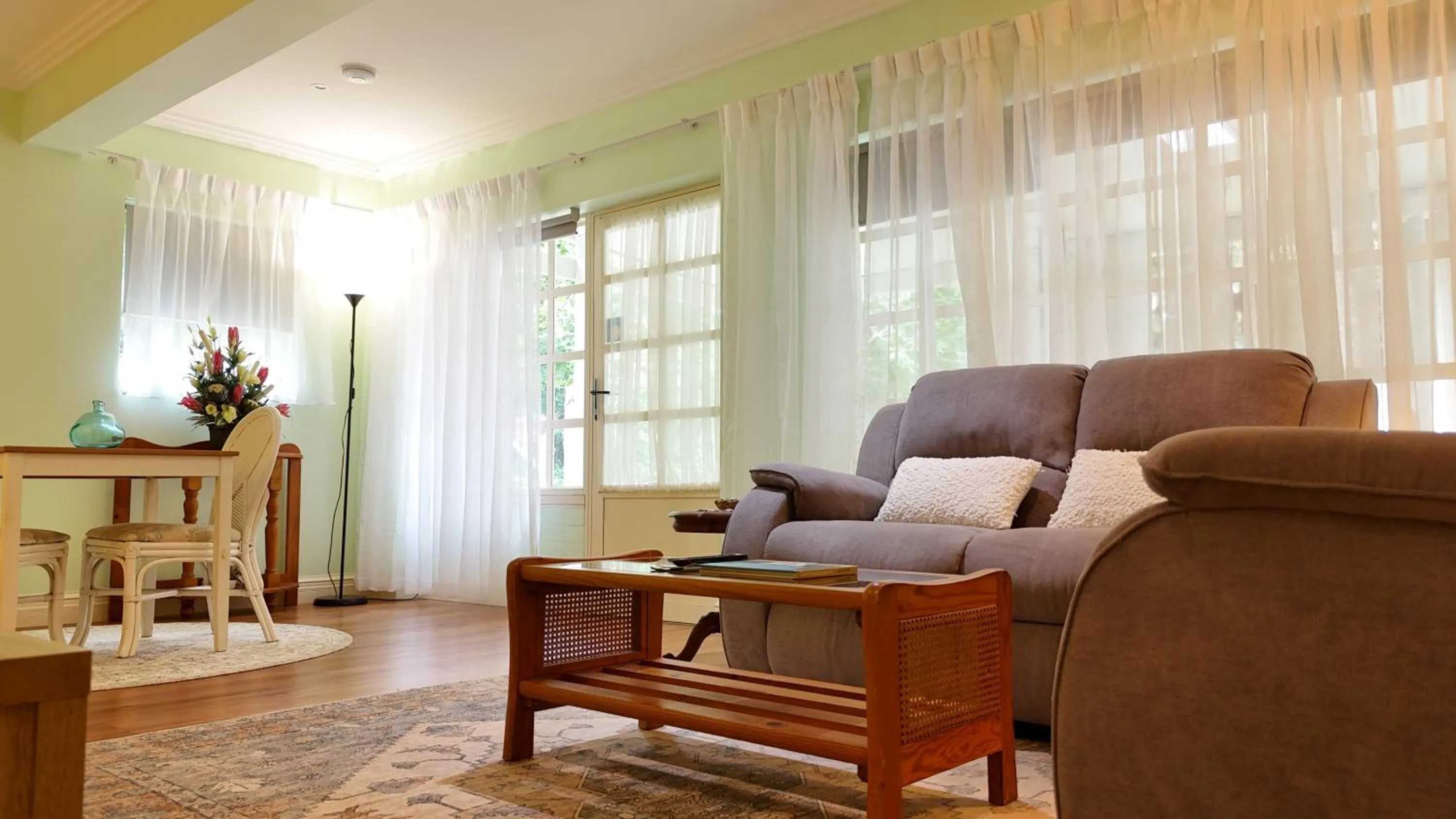 Facade/entrance in Curtis Falls Studio-Apartment