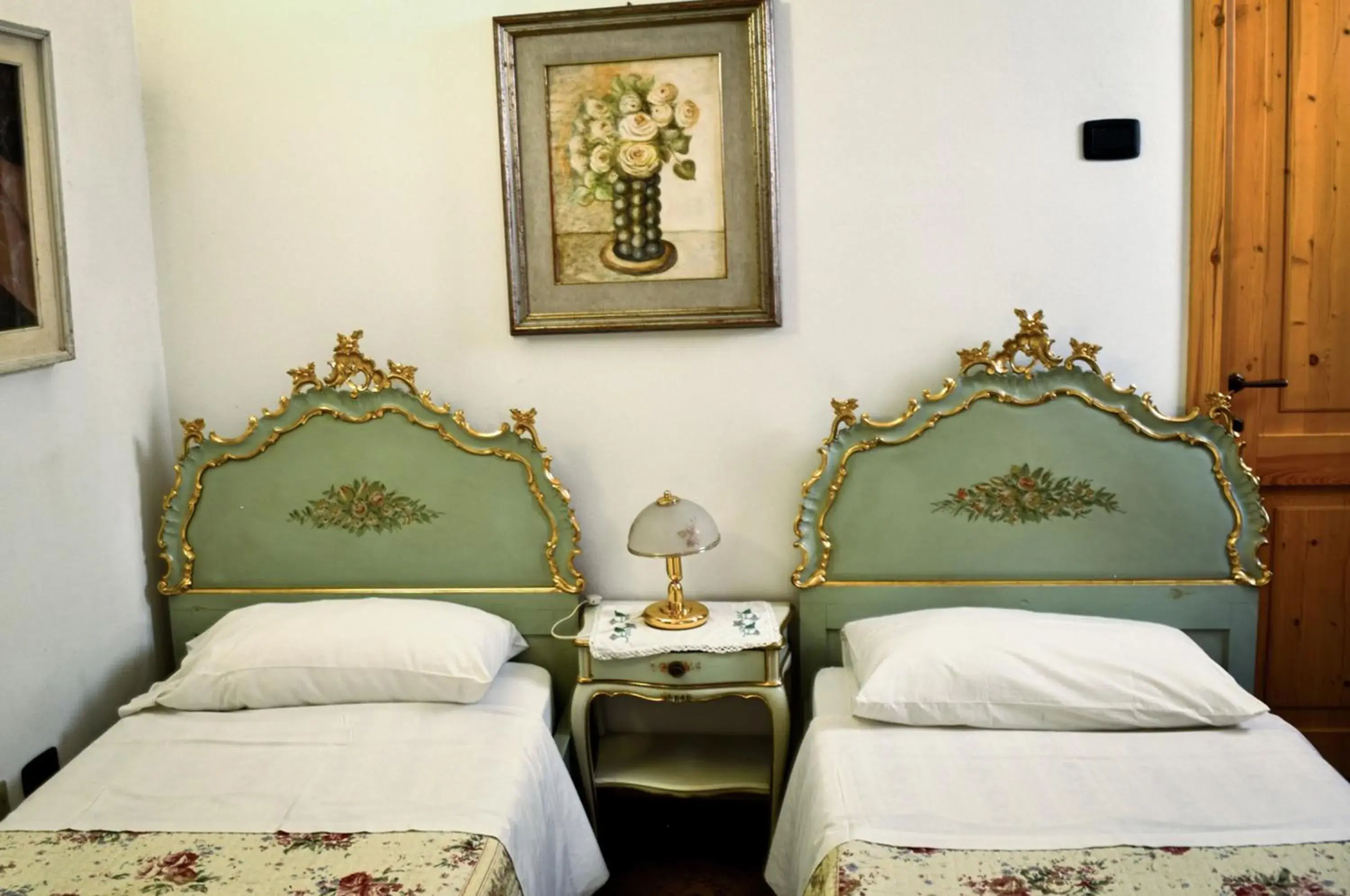 Twin Room with Private Bathroom in Bed & Breakfast Il Giardino Twin Room with Private Bathroom in Bed & Breakfast Il Giardino