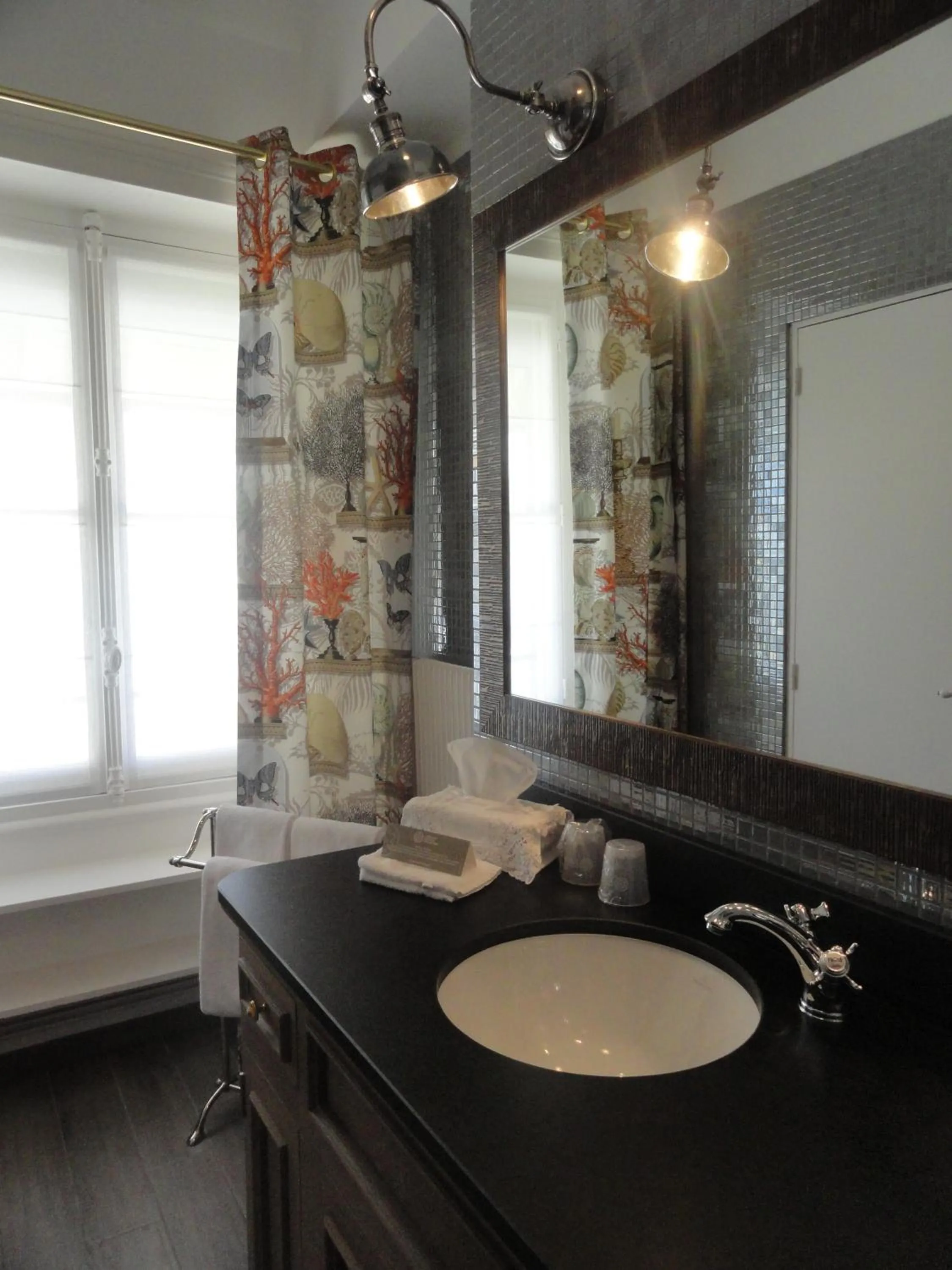 Bathroom in Hotel Villa Reine Hortense