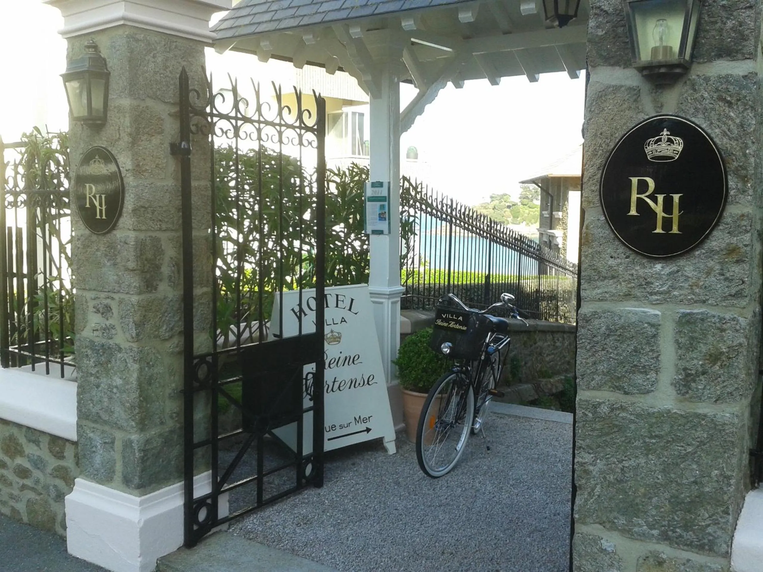Facade/entrance in Hotel Villa Reine Hortense