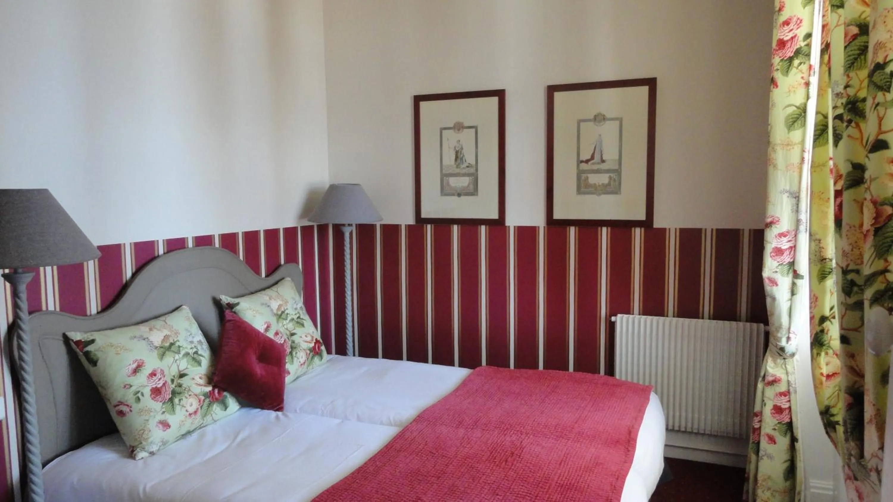 Bedroom, Bed in Hotel Villa Reine Hortense